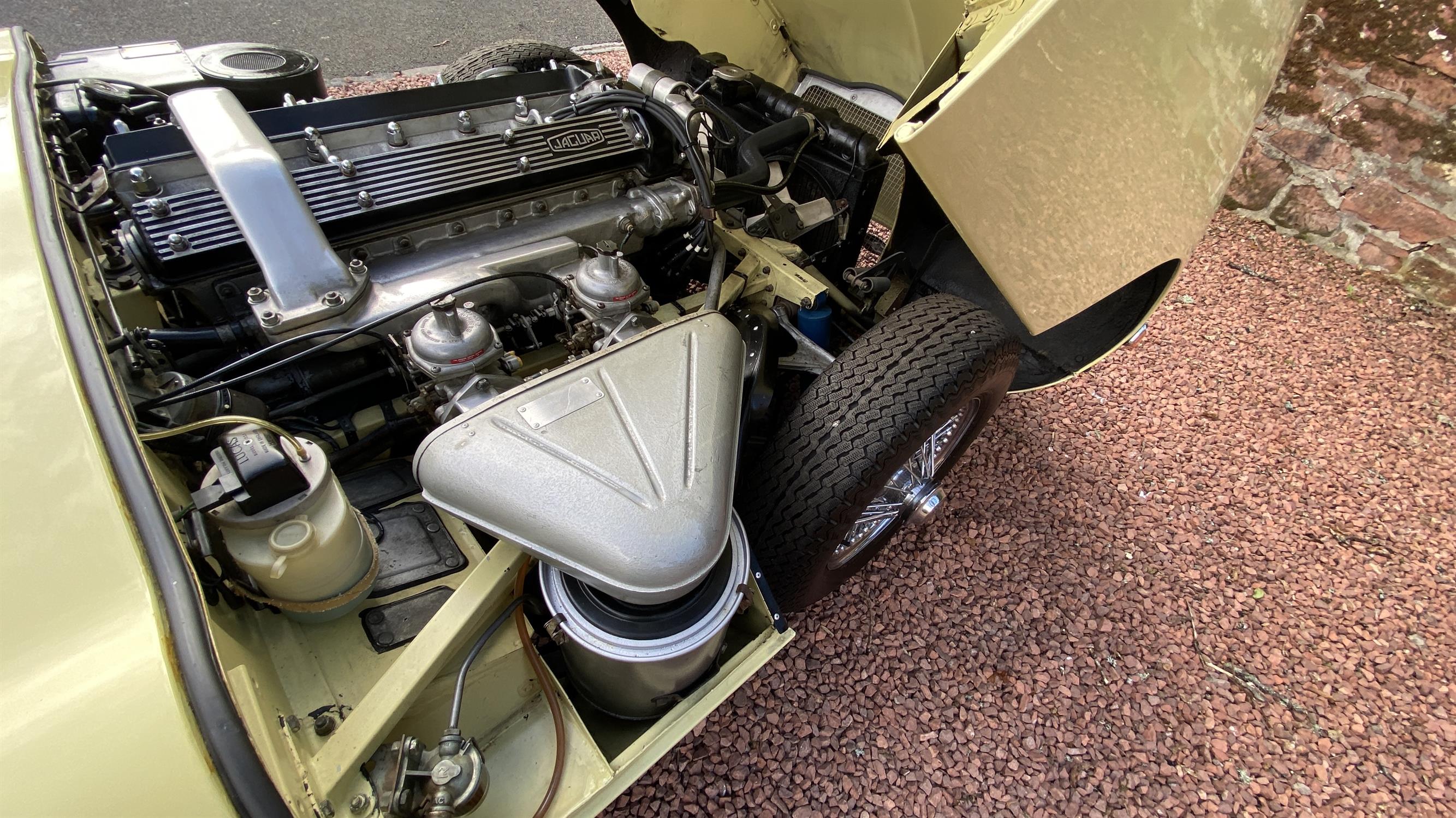 1968 Jaguar E-Type Series 2 4.2-Litre Roadster - Image 3 of 10