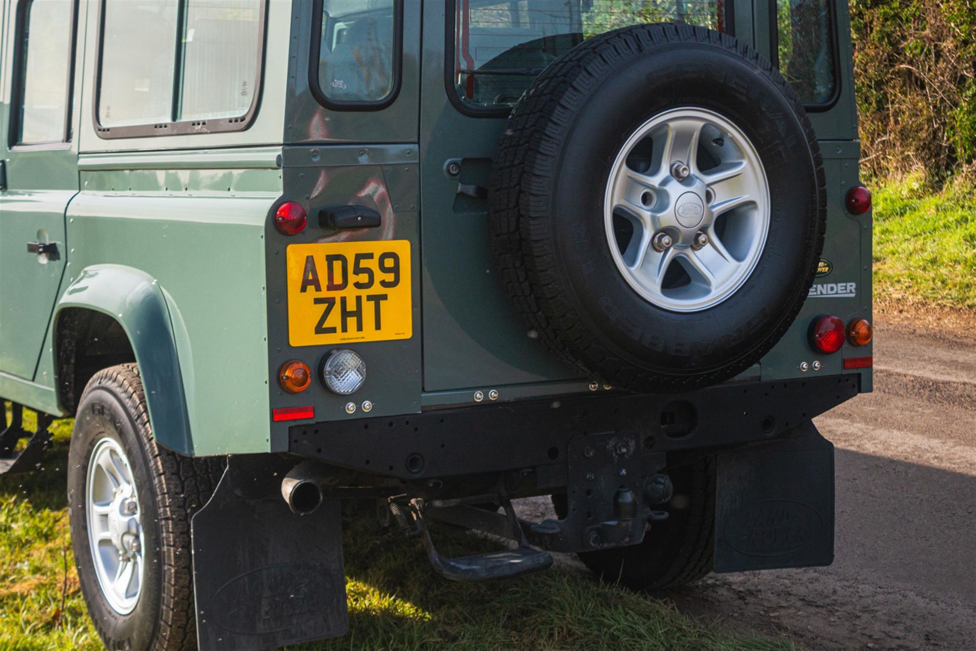 2010 Land Rover Defender 110 County - 15,623 Miles Previously used by HRH The Duke of Edinburgh - Image 10 of 10