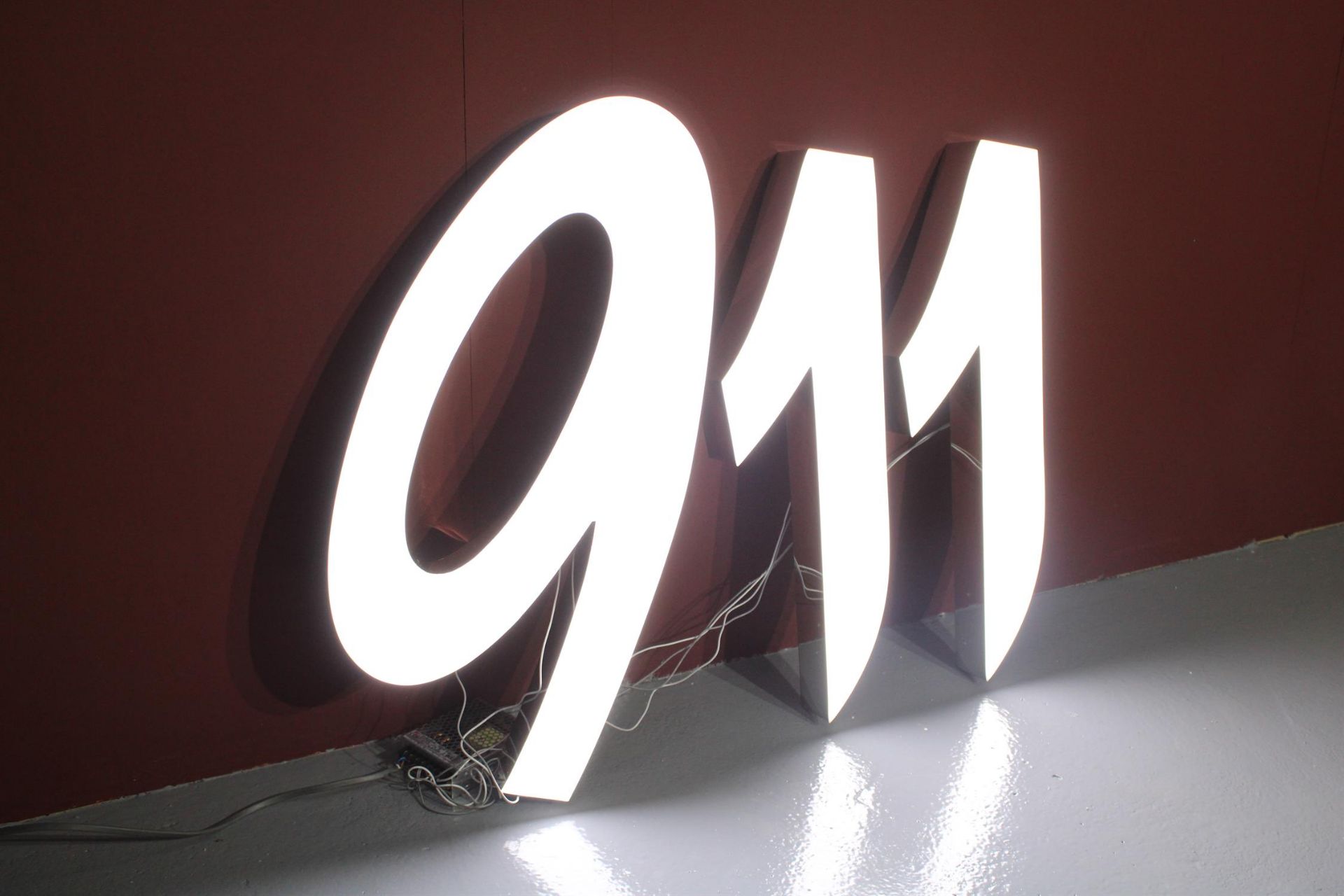A large Illuminated Sign in the Style of the Porsche Number 911 - Image 2 of 10