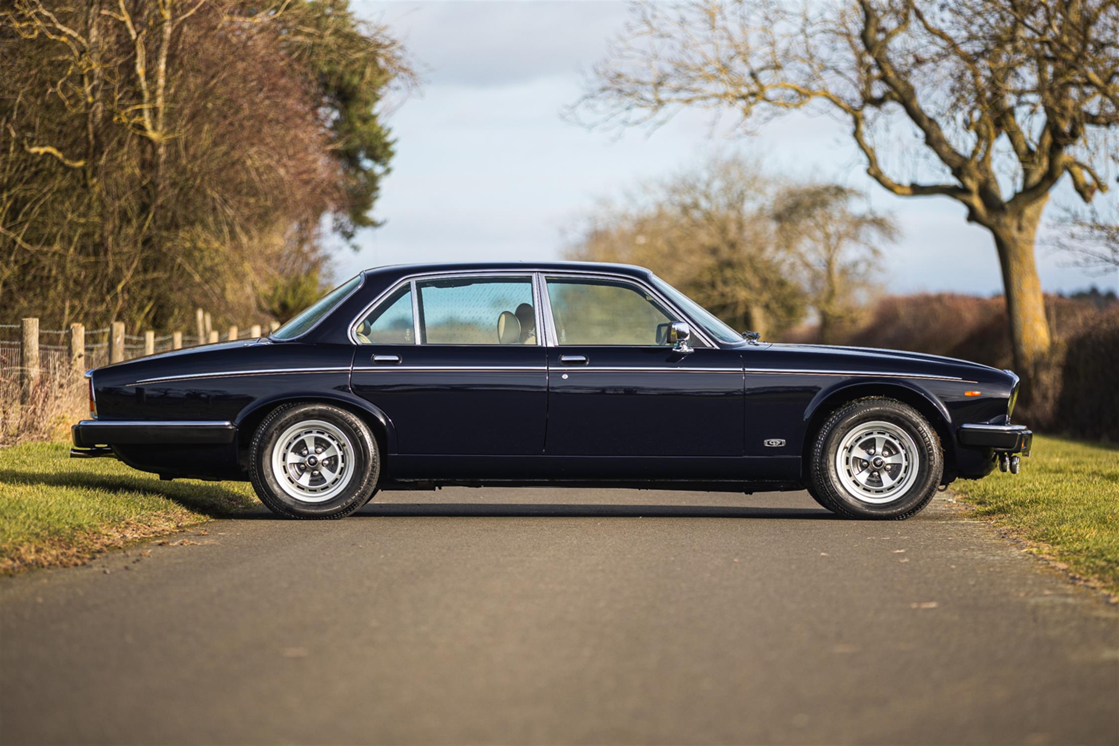 1983 Daimler Sovereign 4.2-Litre Vanden Plas - 7,700 miles - Image 5 of 10