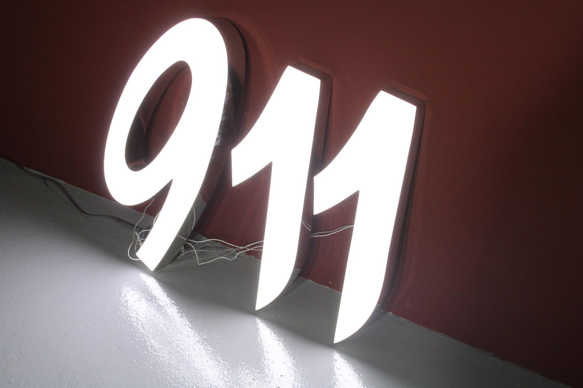 A large Illuminated Sign in the Style of the Porsche Number 911 - Image 3 of 10