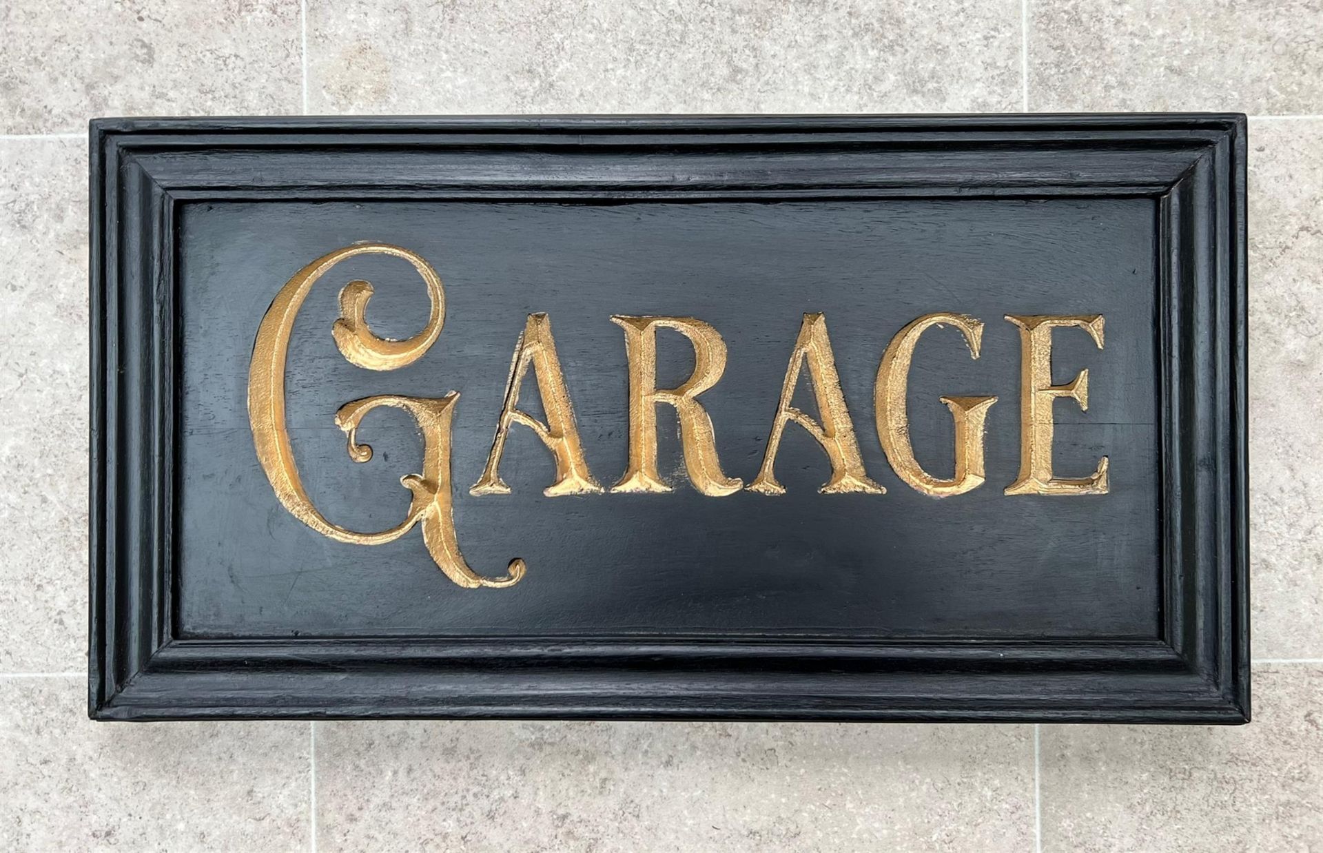 A Beautiful Hand-Carved Wooden 'Garage' Wall Sign - Image 5 of 7