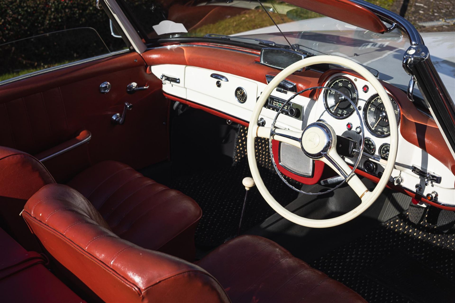 1962 Mercedes-Benz 190 SL with Hardtop - Right-Hand Drive - Image 12 of 19