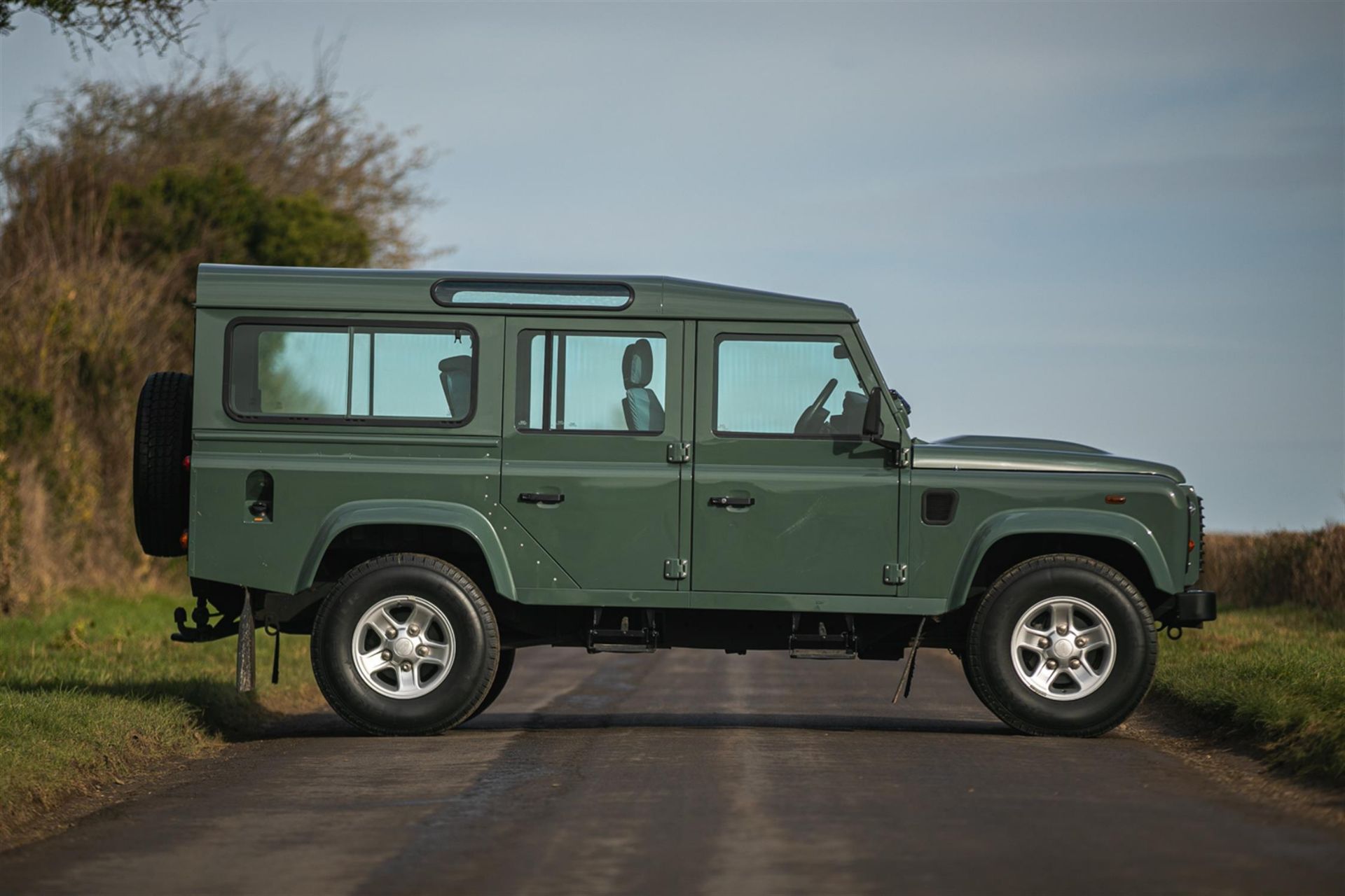 2010 Land Rover Defender 110 County - 15,623 Miles Previously used by HRH The Duke of Edinburgh - Image 5 of 10