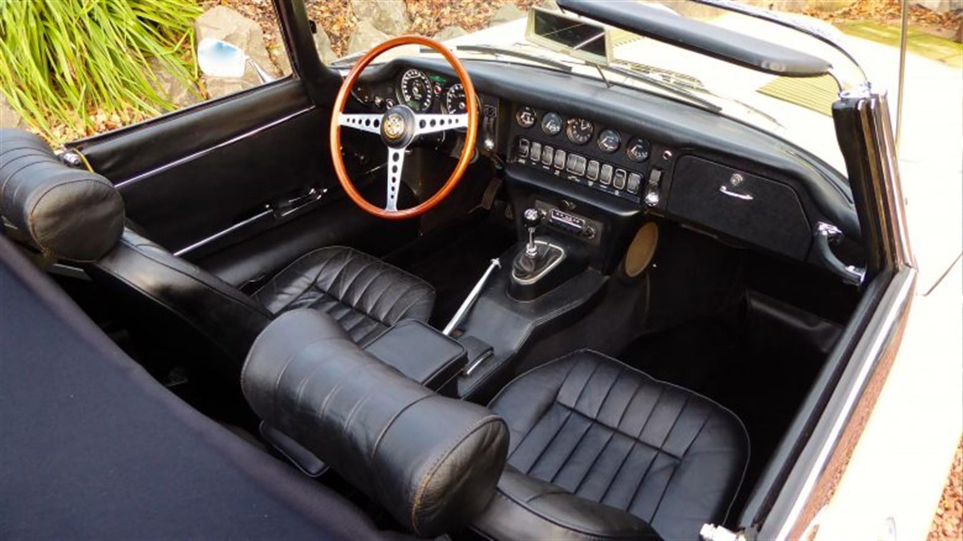 1968 Jaguar E-Type Series 2 4.2-Litre Roadster - Image 2 of 10