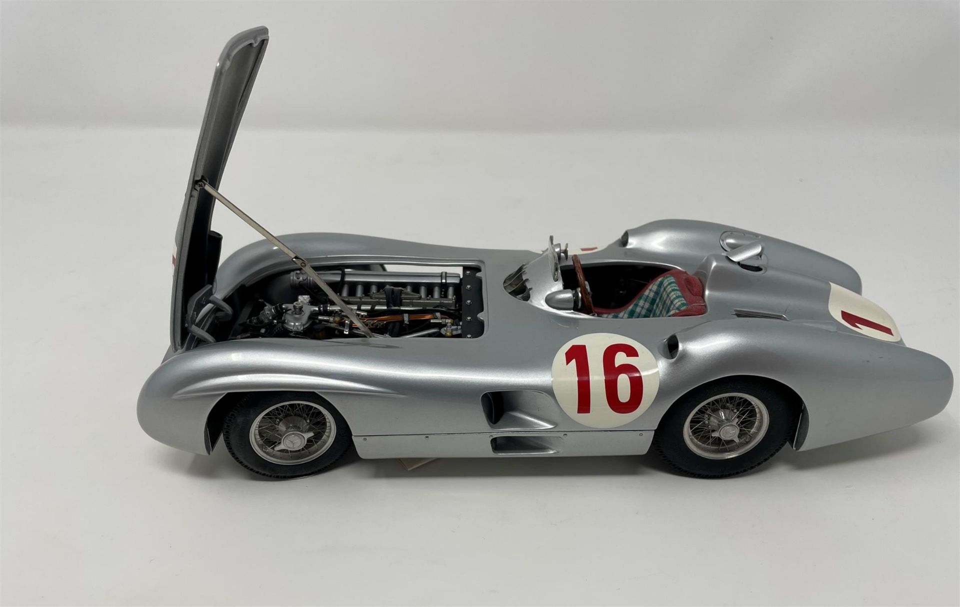 CMC 1954/55 Mercedes-Benz W196R Streamliner Body 1:18th Scale Model - Image 2 of 10