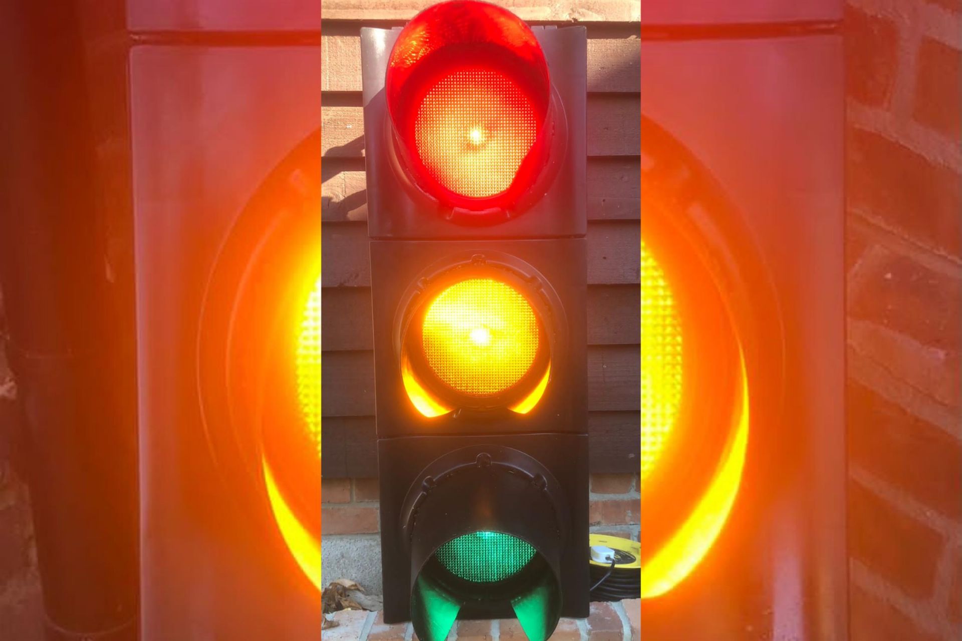 Traffic Lights with Remote Control