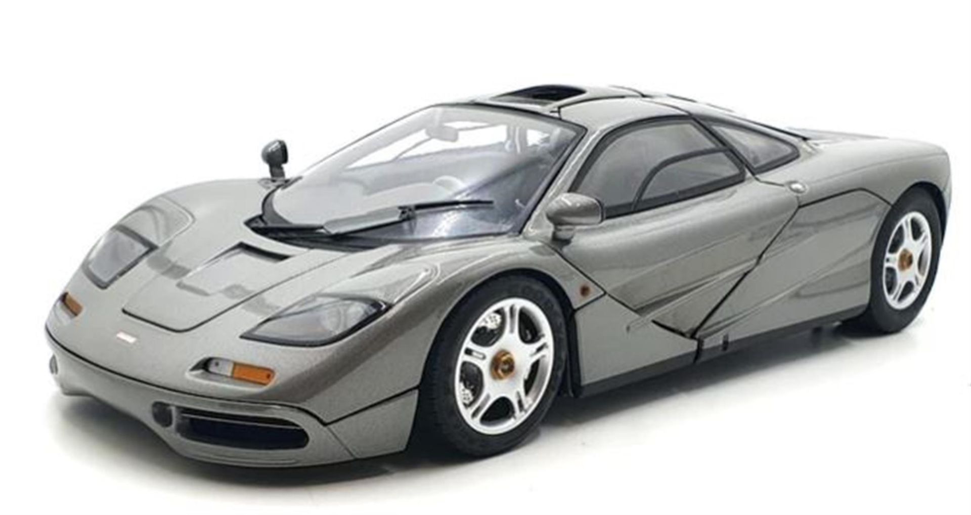 1/12th Scale McLaren F1 by Paul's Model Art Minichamps - Image 7 of 9