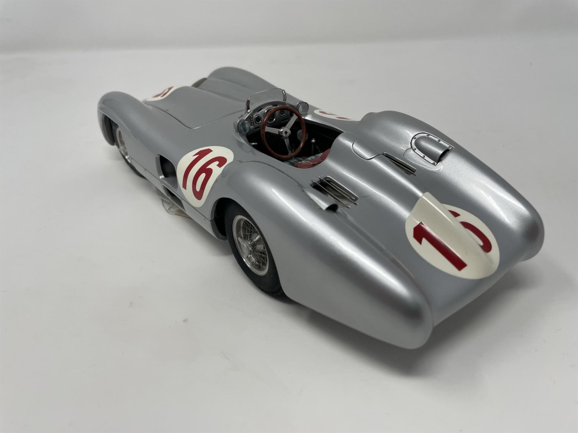 CMC 1954/55 Mercedes-Benz W196R Streamliner Body 1:18th Scale Model - Image 8 of 10