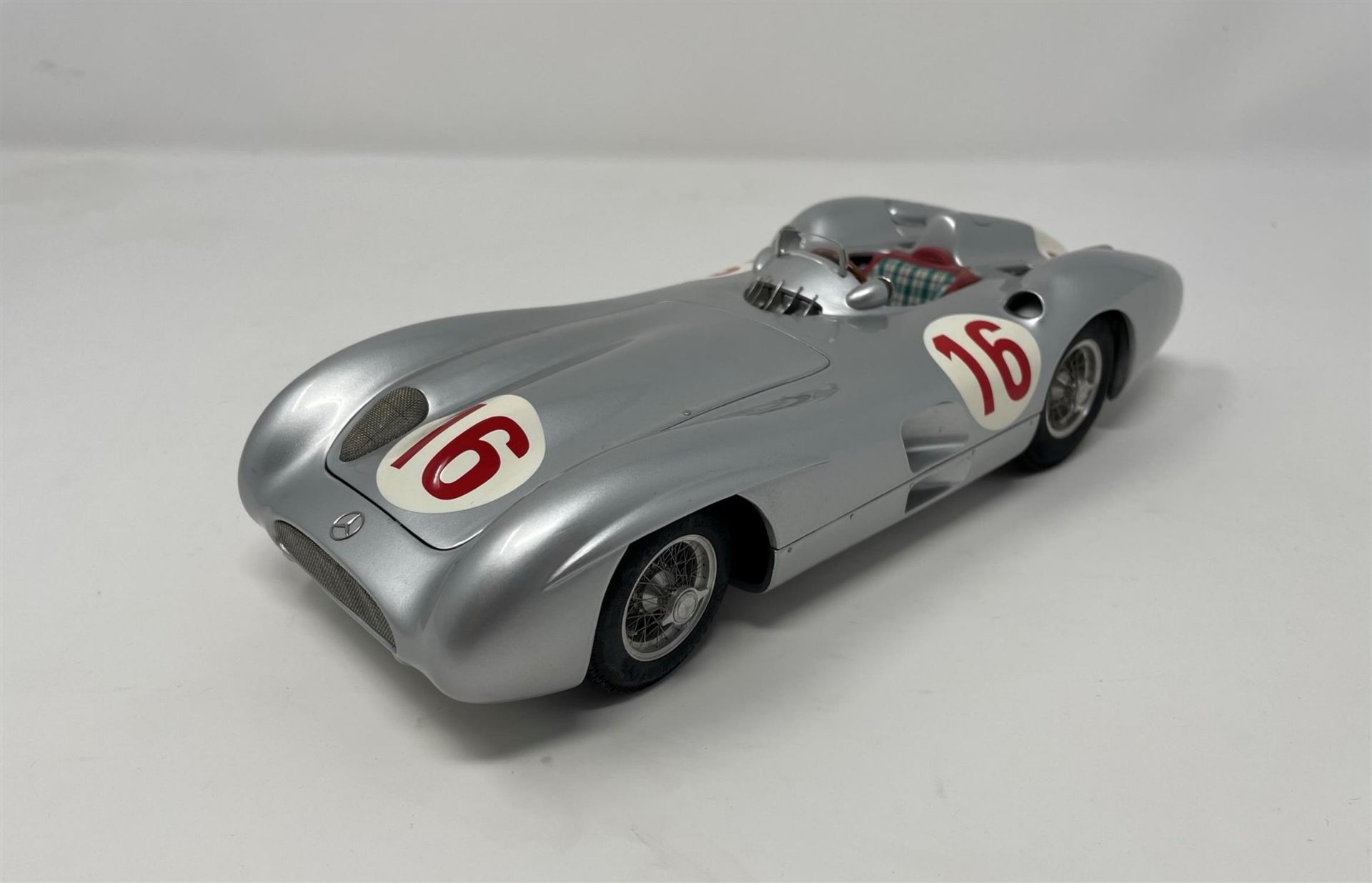 CMC 1954/55 Mercedes-Benz W196R Streamliner Body 1:18th Scale Model - Image 7 of 10