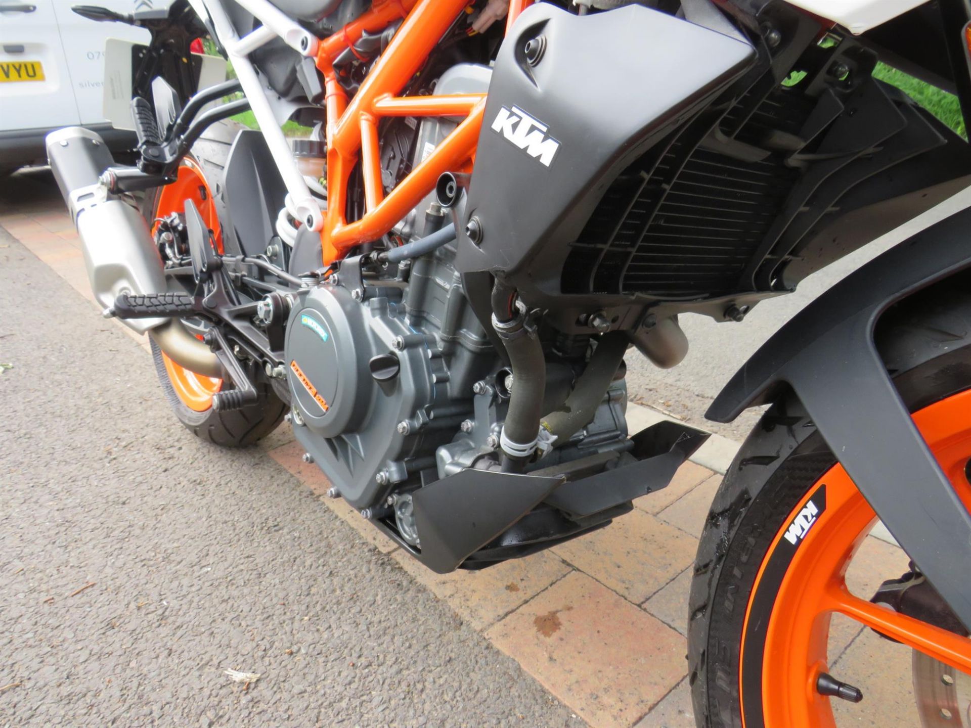 2017 KTM 390 Duke 373cc - Image 5 of 10