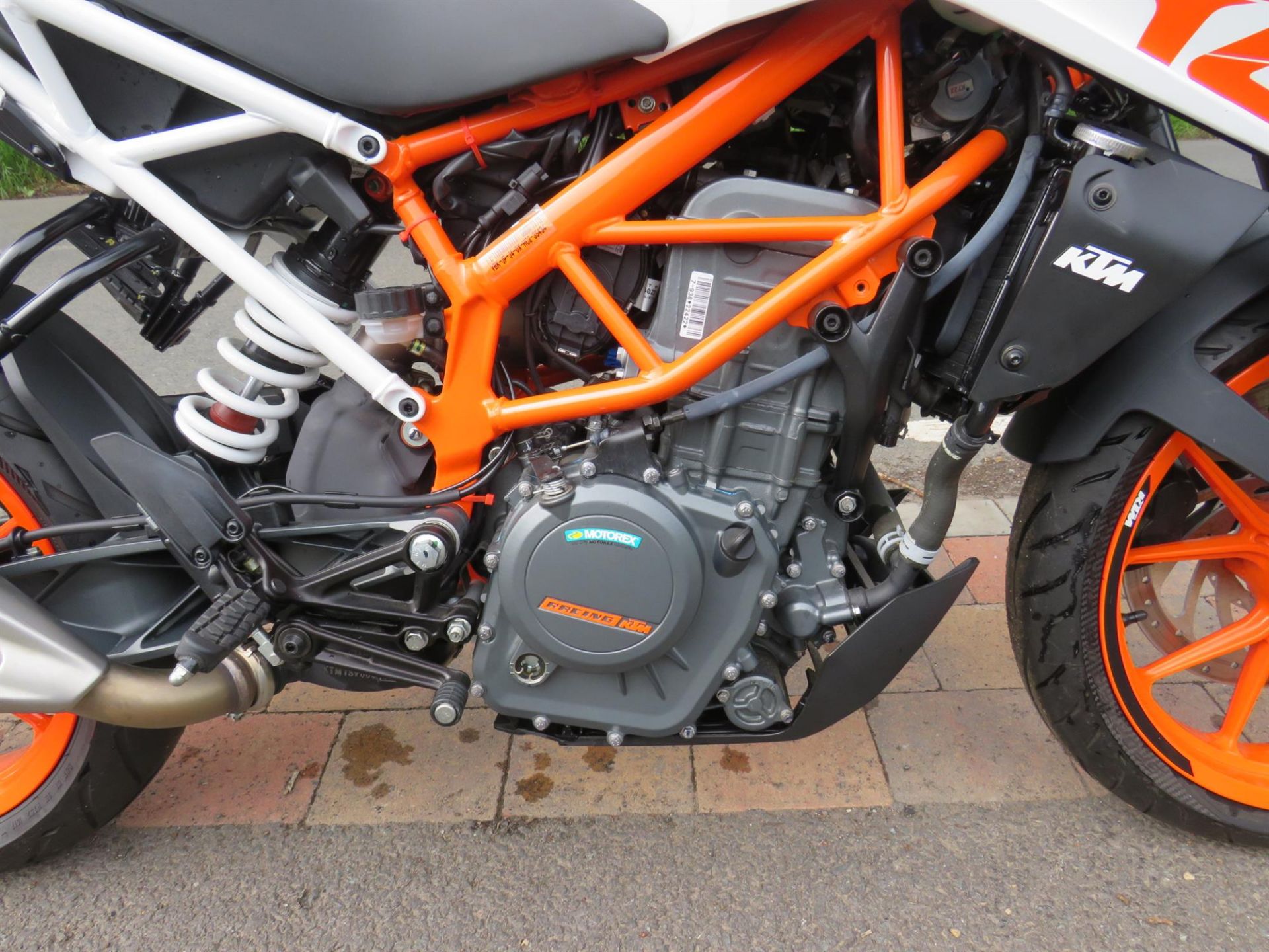 2017 KTM 390 Duke 373cc - Image 3 of 10