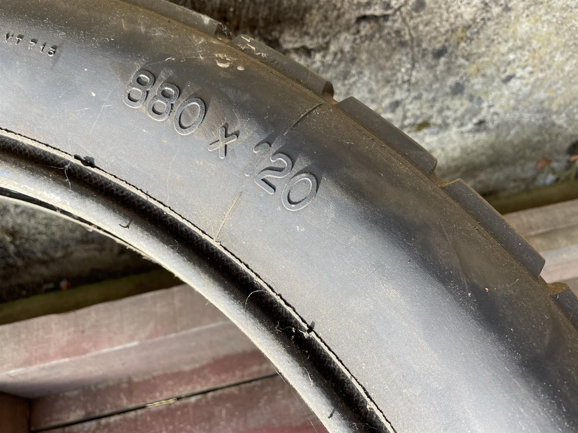 Excelsior 895/135 Tyre, As New. Michelin 880/120 worn - Image 8 of 8