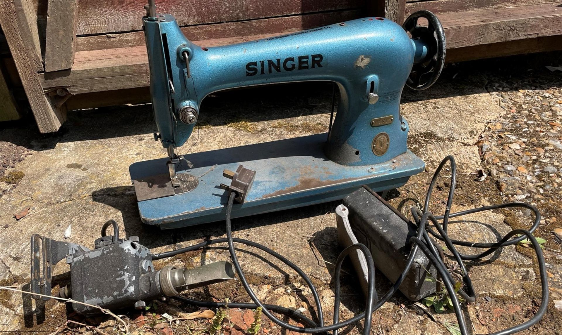 Singer Industrial Sewing Machine with Pedal - Image 2 of 6