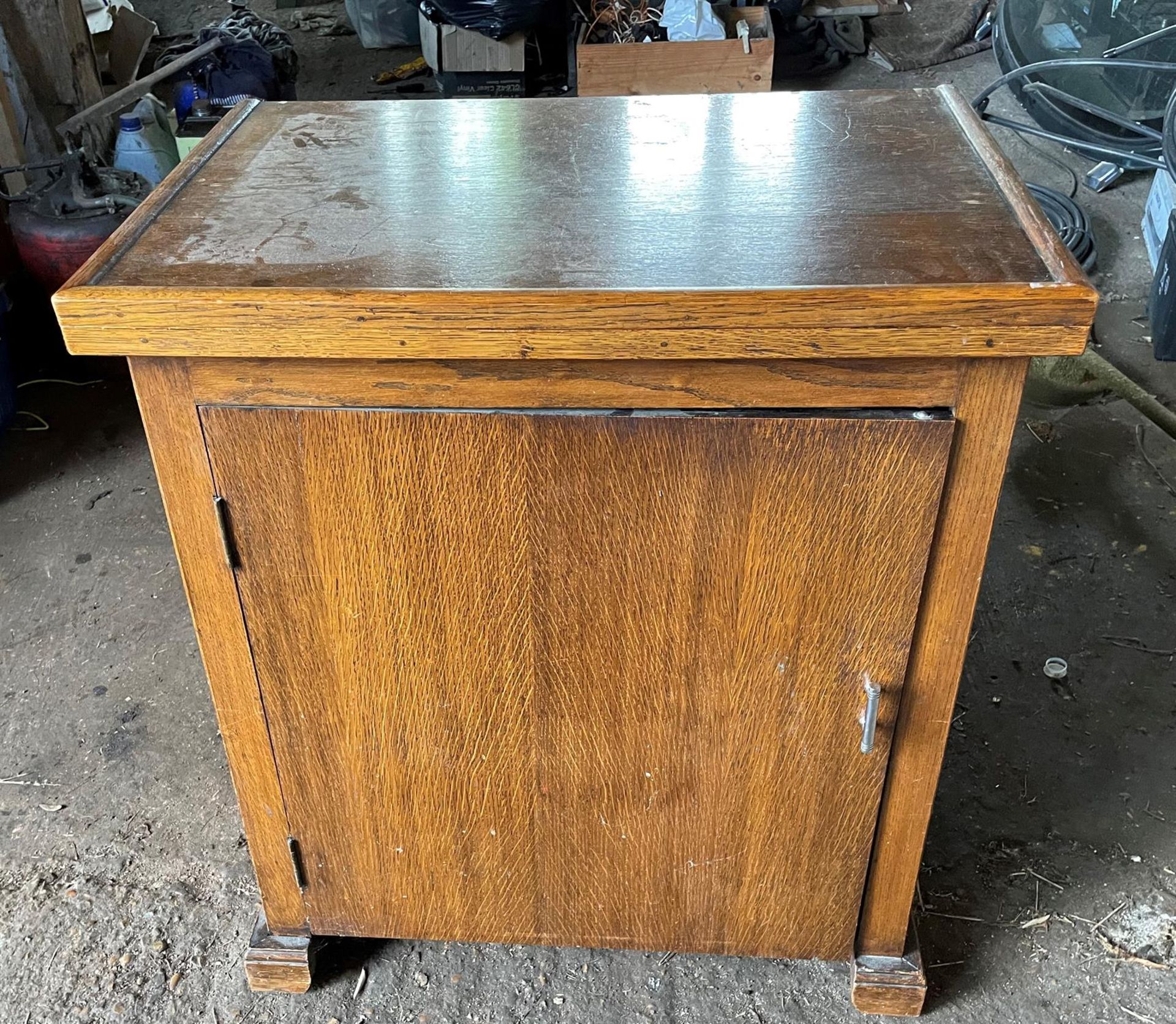 Singer Sewing Machine in Cabinet - Image 3 of 6