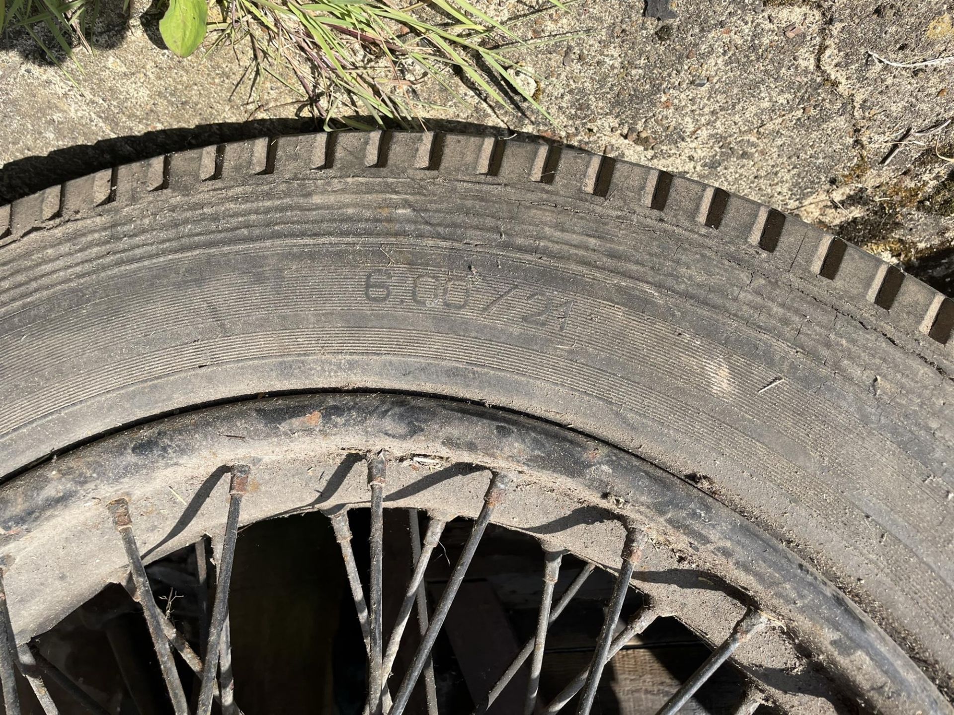 21" Wellbase Wire Wheels, fitted with worn 600/21 Tyres - Image 4 of 5