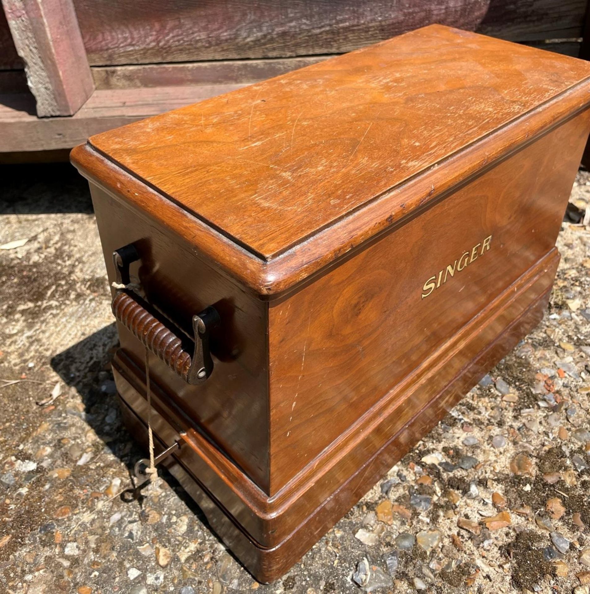 Antique (Circa 1920s) Crank-Handle Singer Sewing Machine in Box - Image 5 of 6