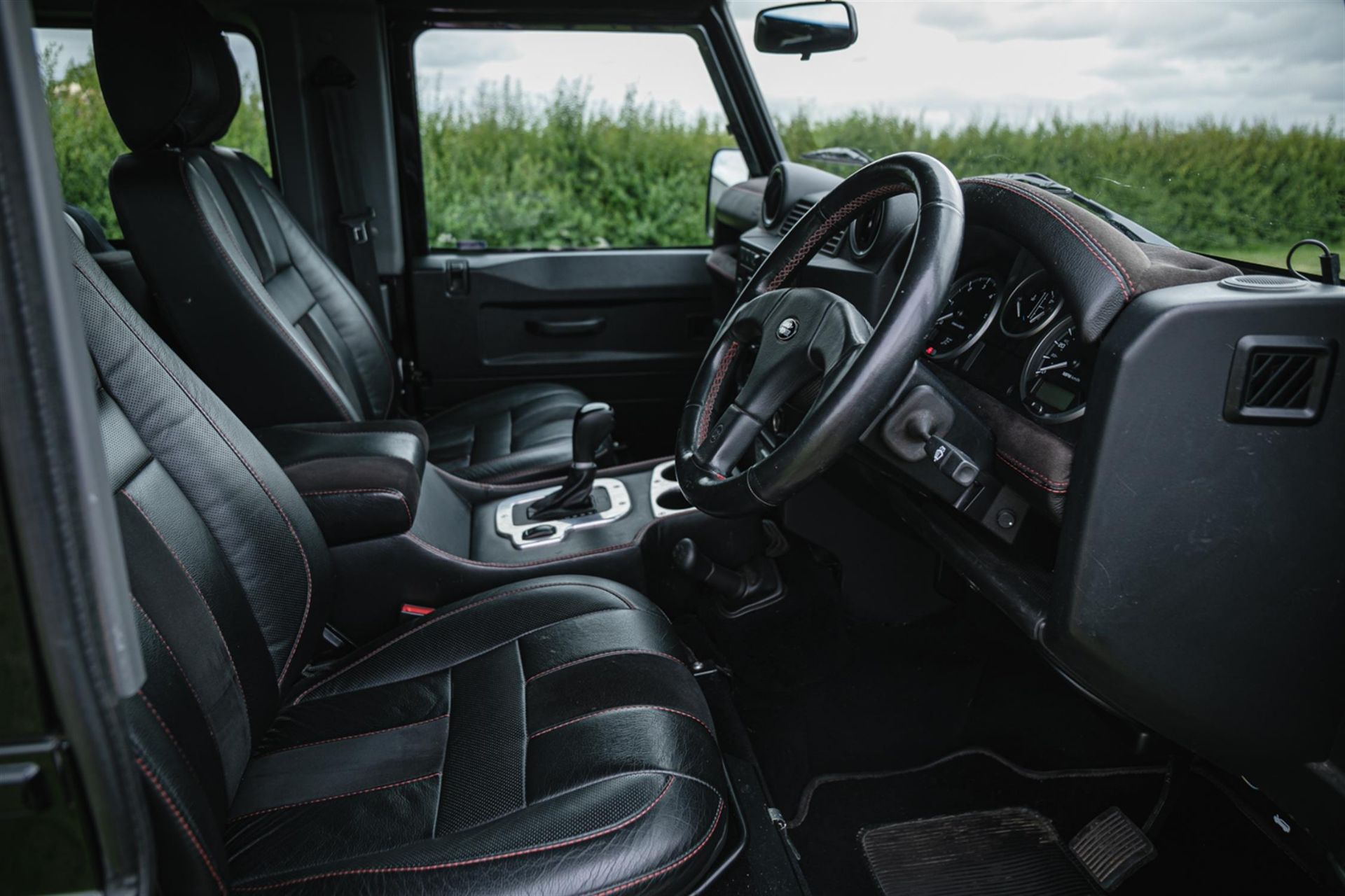 2015 Land Rover Defender 90 2.2 TDCi - Image 3 of 10