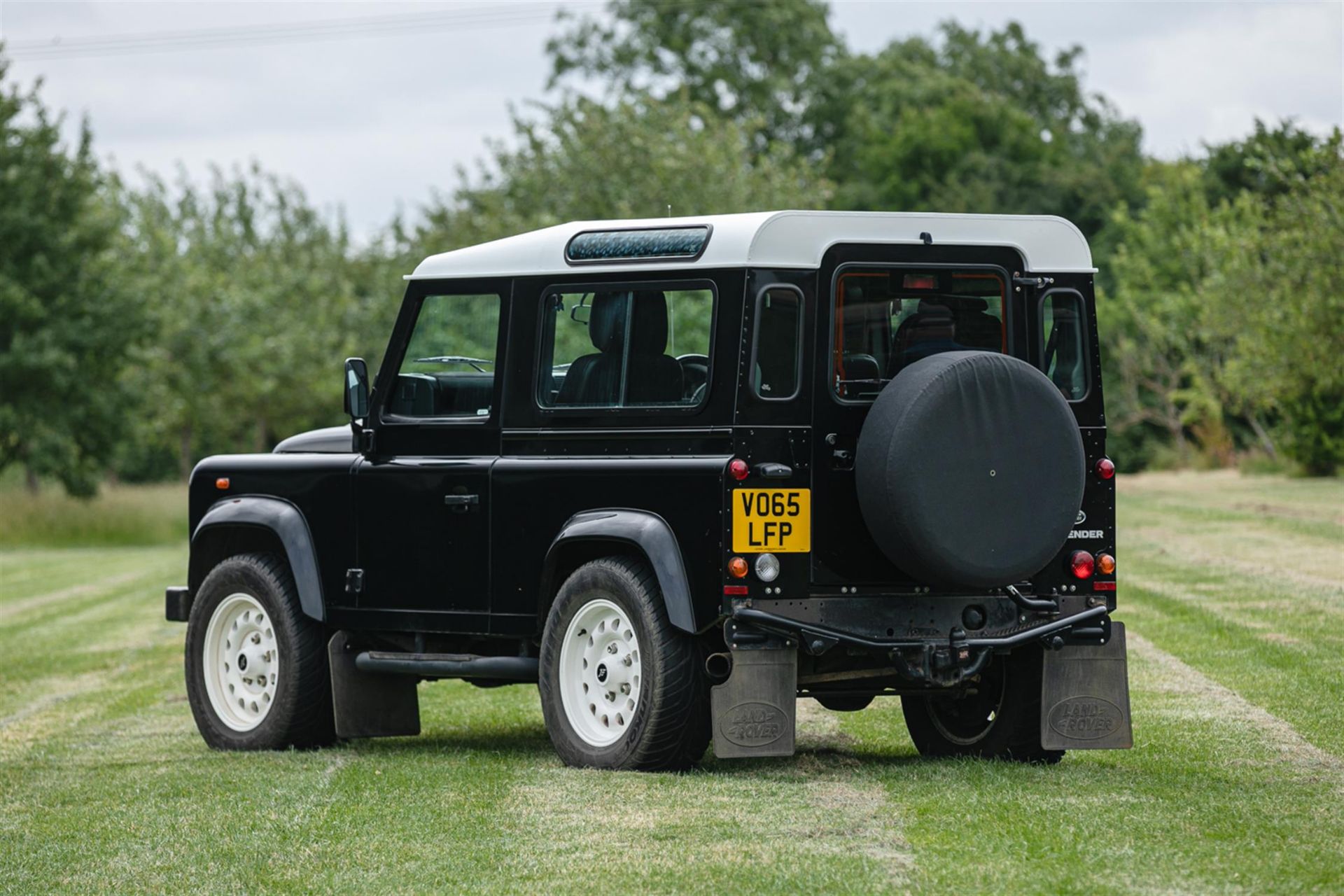 2015 Land Rover Defender 90 2.2 TDCi - Image 4 of 10