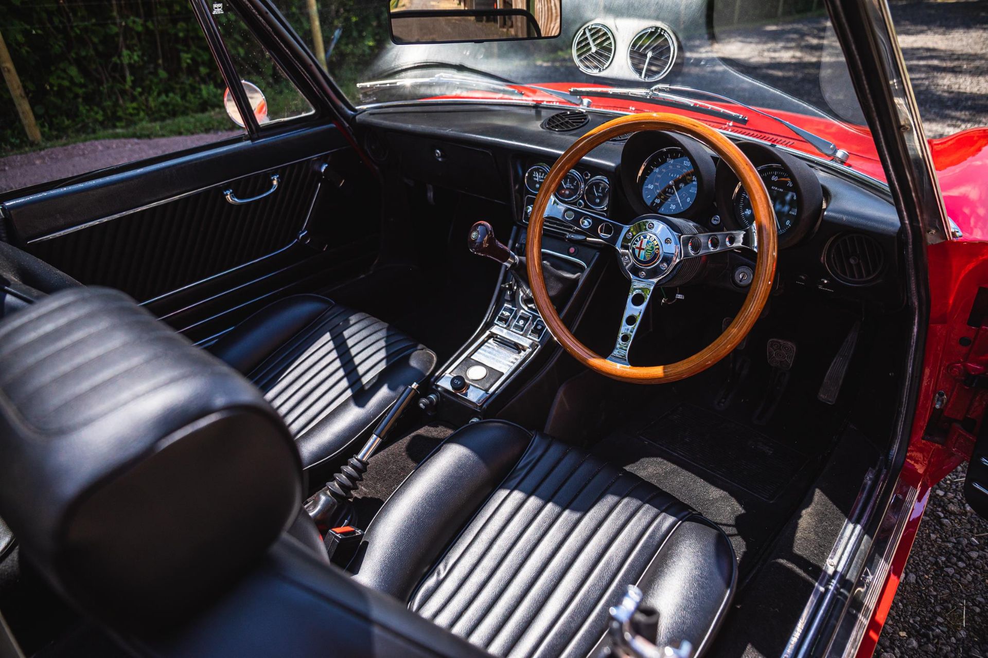 1975 Alfa Romeo 2000 Spider Veloce (105.27) - Image 2 of 10