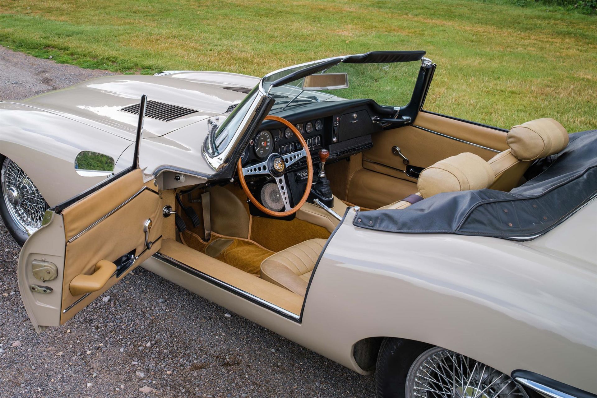 1969 Jaguar E-Type Series 2 4.2-Litre Roadster - Image 2 of 10