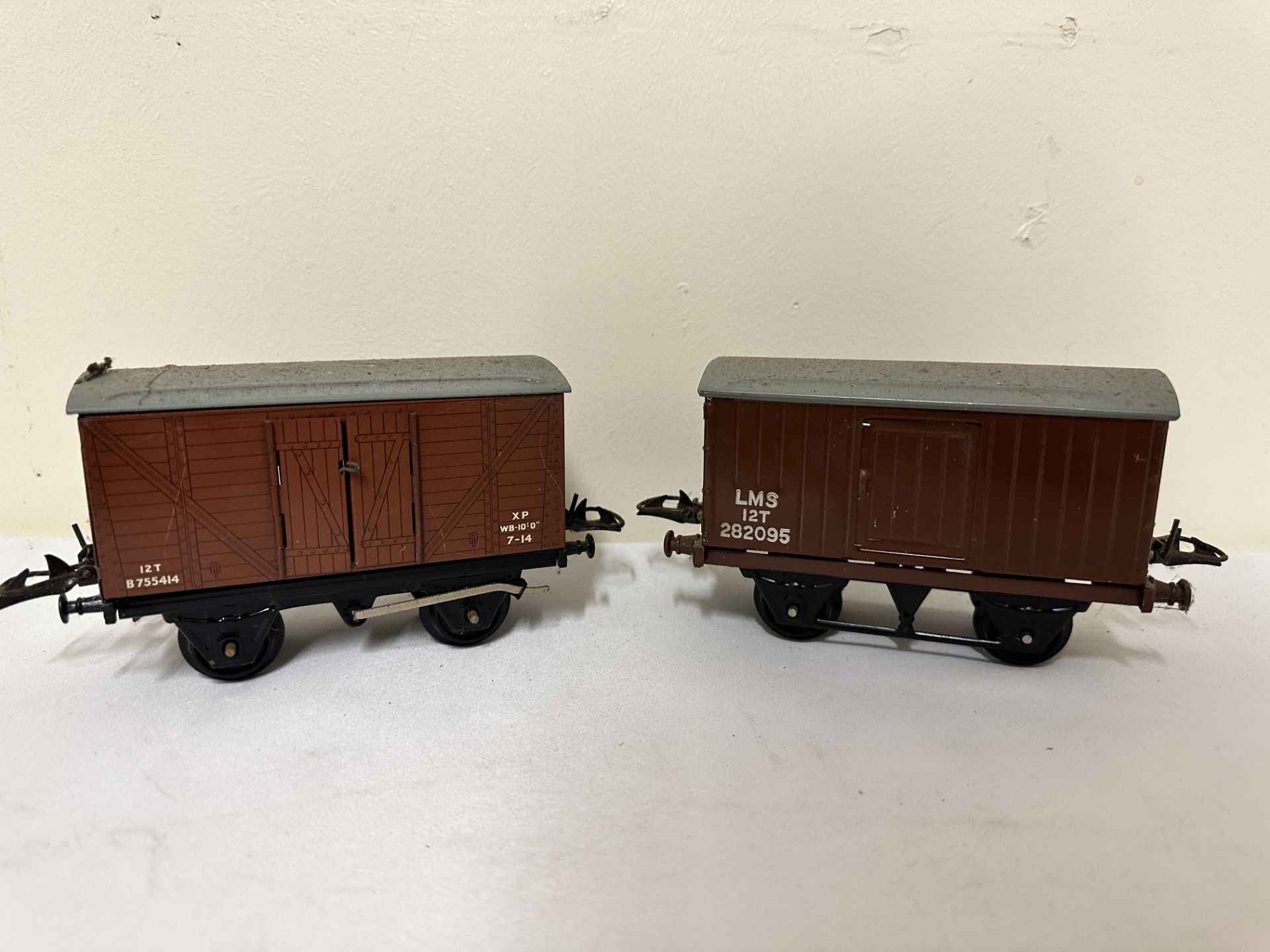 Two Hornby 0 gauge coaches, two wagons and acute angle crossing - Image 4 of 5