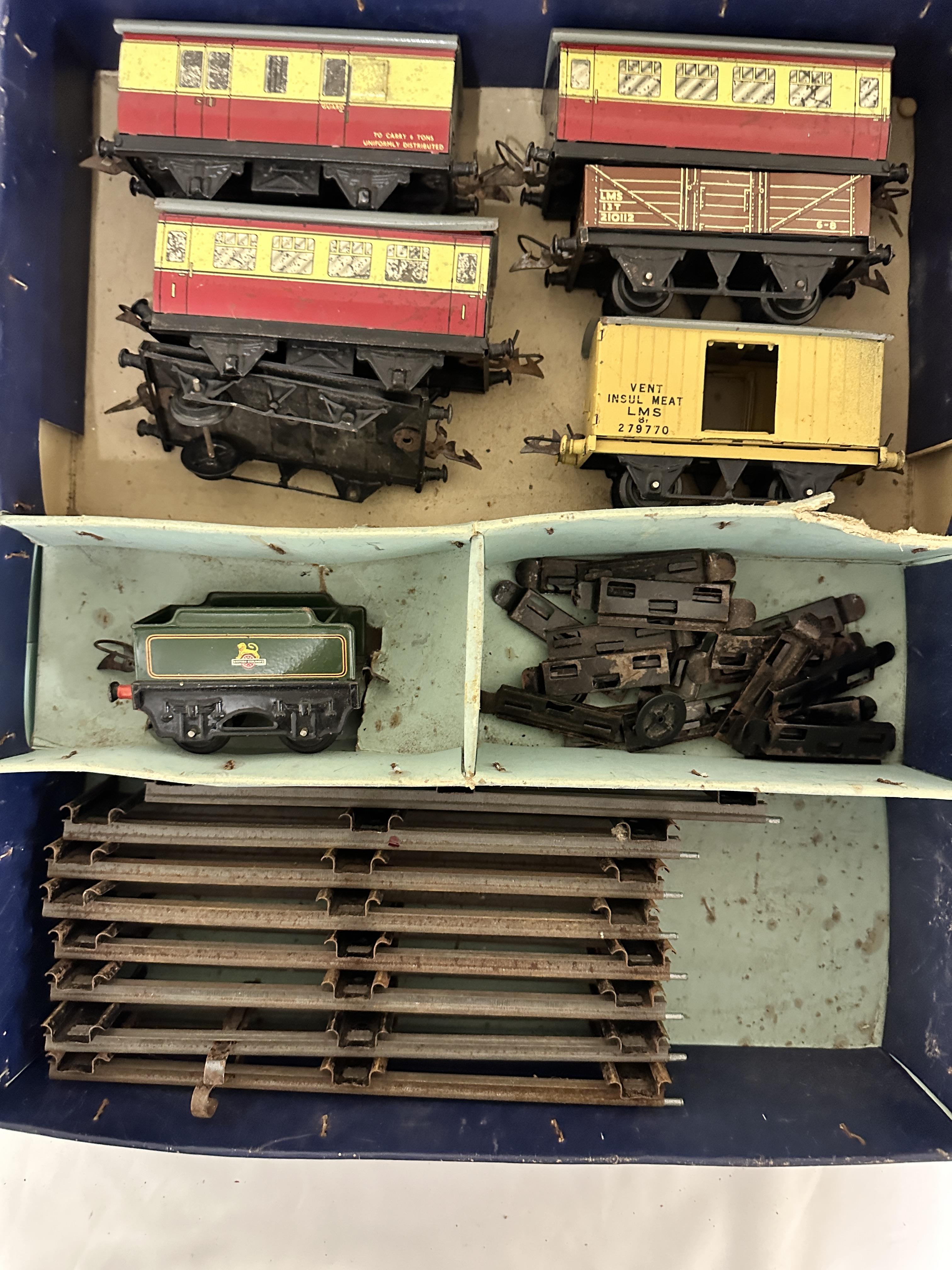 Hornby 0 gauge passenger set 51 and other items - Image 2 of 3