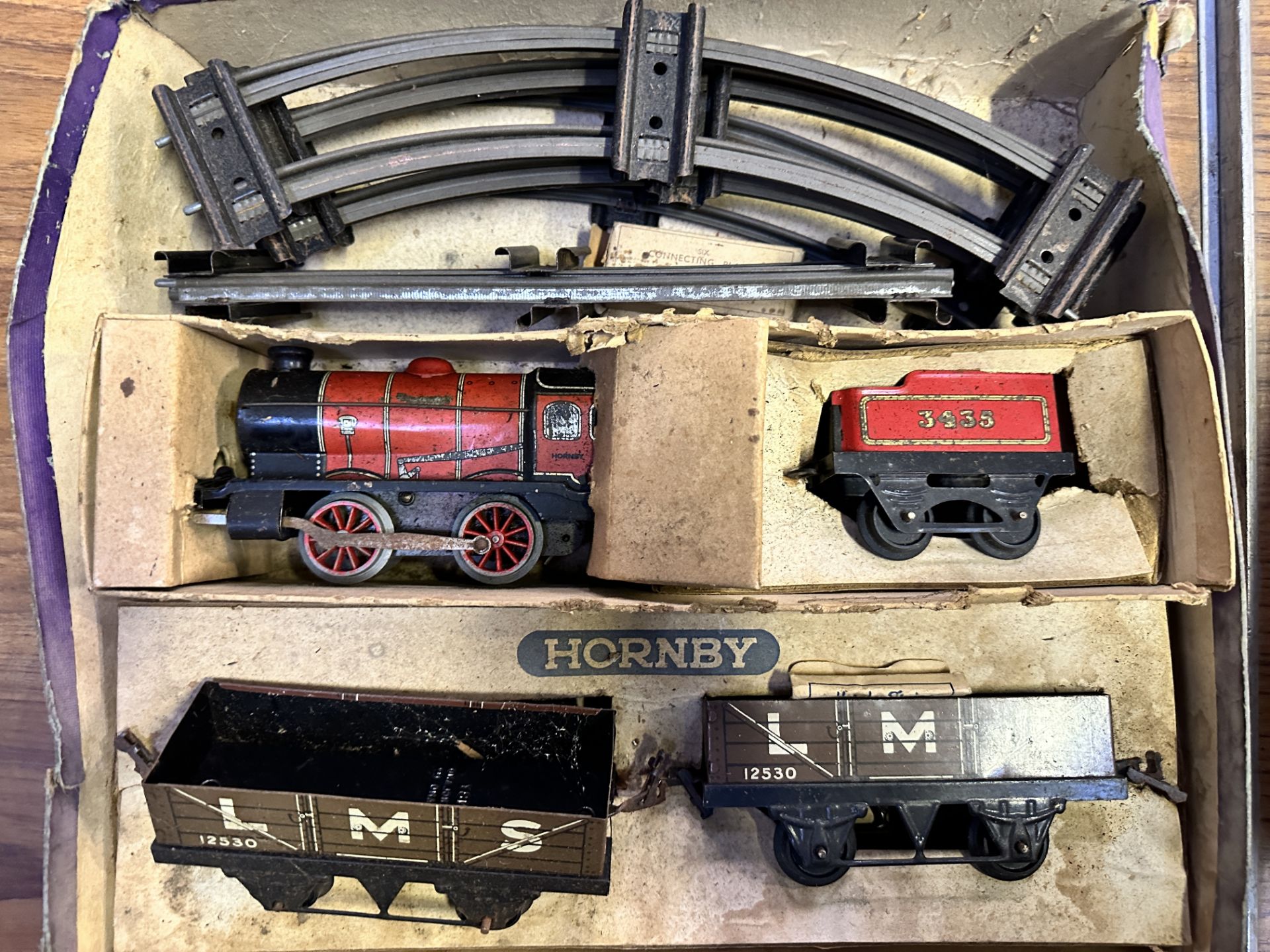 Hornby tinplate clockwork train set