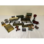 Quantity of 00 gauge accessories to include two carriages