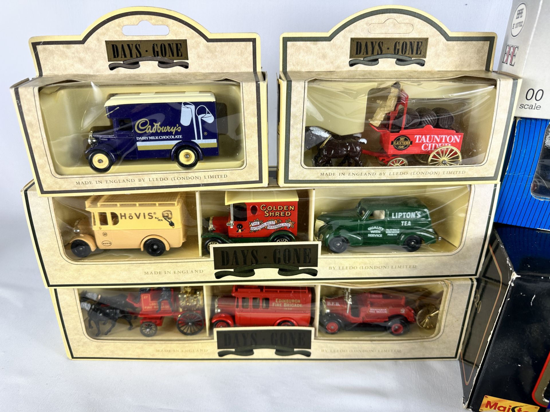 Corgi F1 model car, together with other model vehicles - Bild 2 aus 9