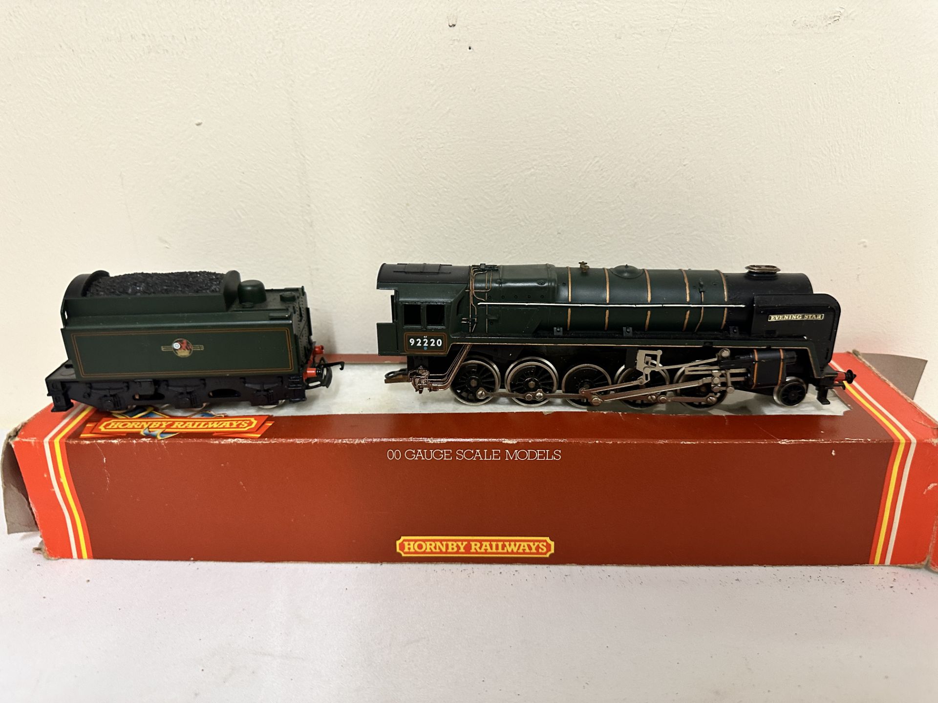 Hornby 00 gauge ore wagon, together with R303 locomotive] - Image 3 of 3