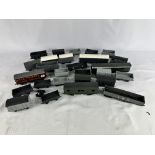 A quantity of 00 gauge model carriages