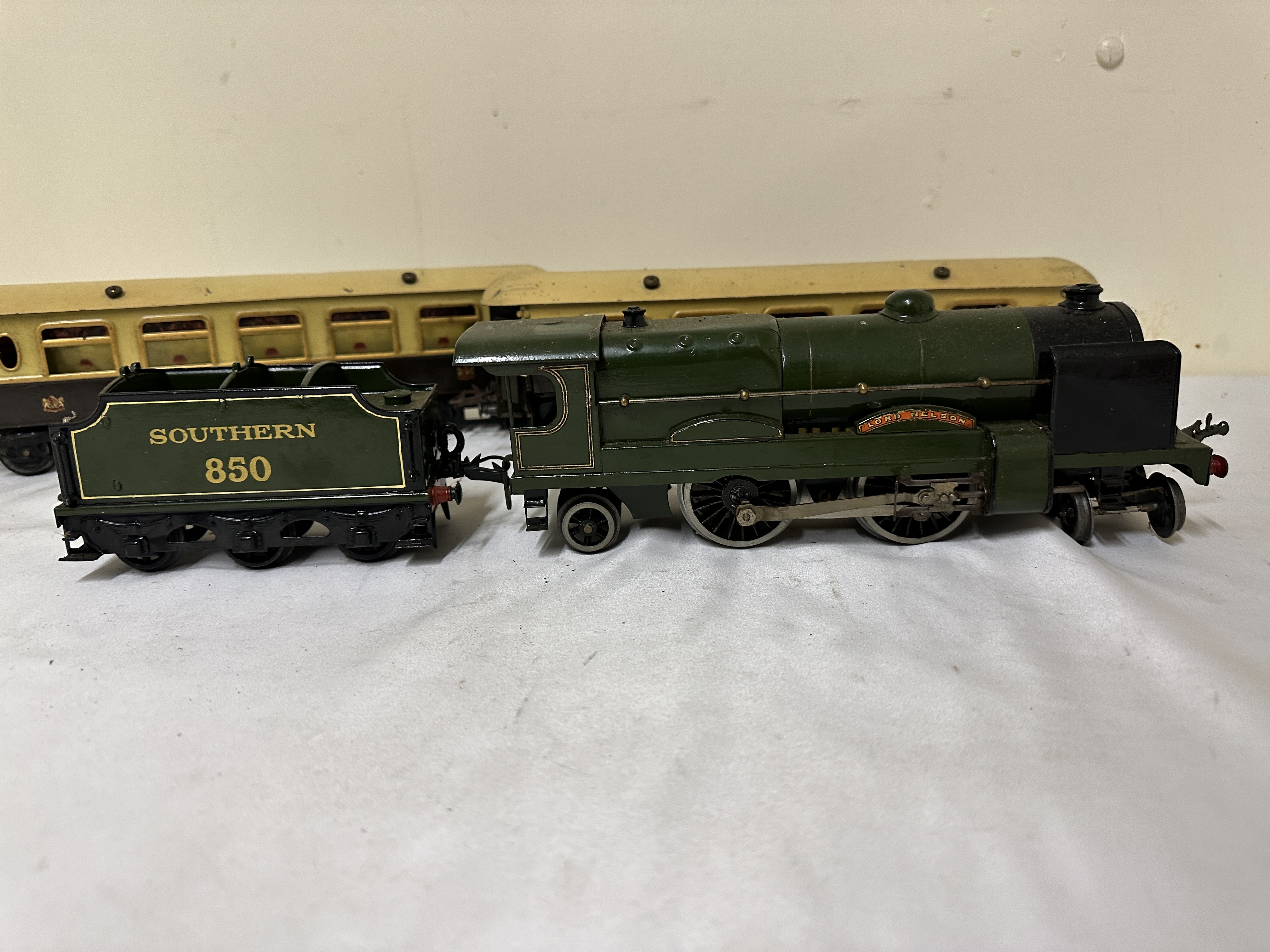 Hornby Series 0 gauge locomotive The Lord Nelson and tender together with two pullman coaches. - Image 2 of 3
