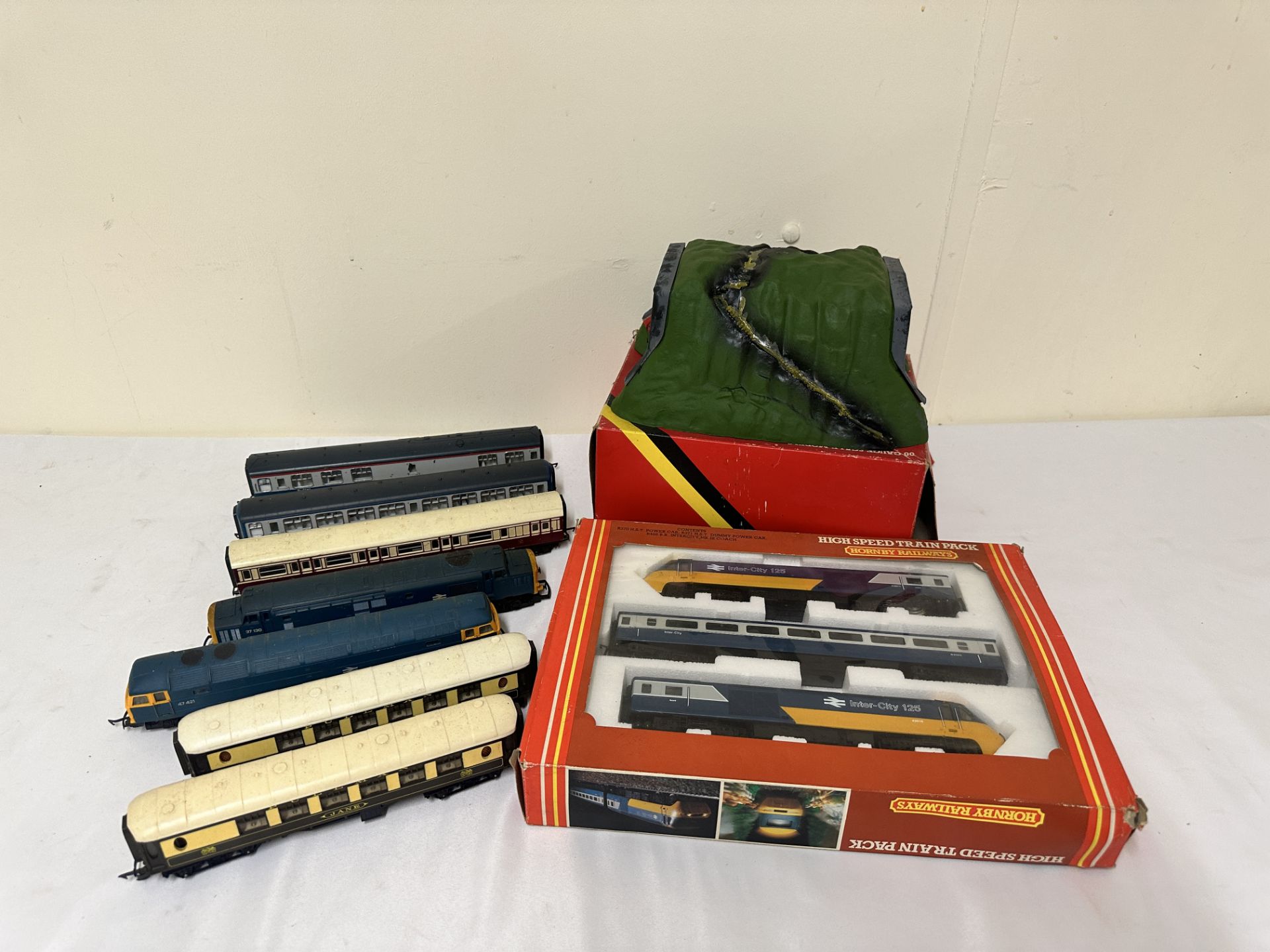 Hornby 00 gauge high speed train pack and other items