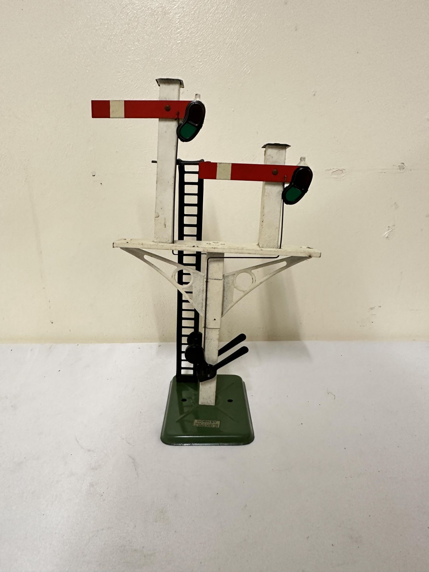 Hornby No. 1 level crossing in box; Hornby junction signal No.2 in box - Image 2 of 4