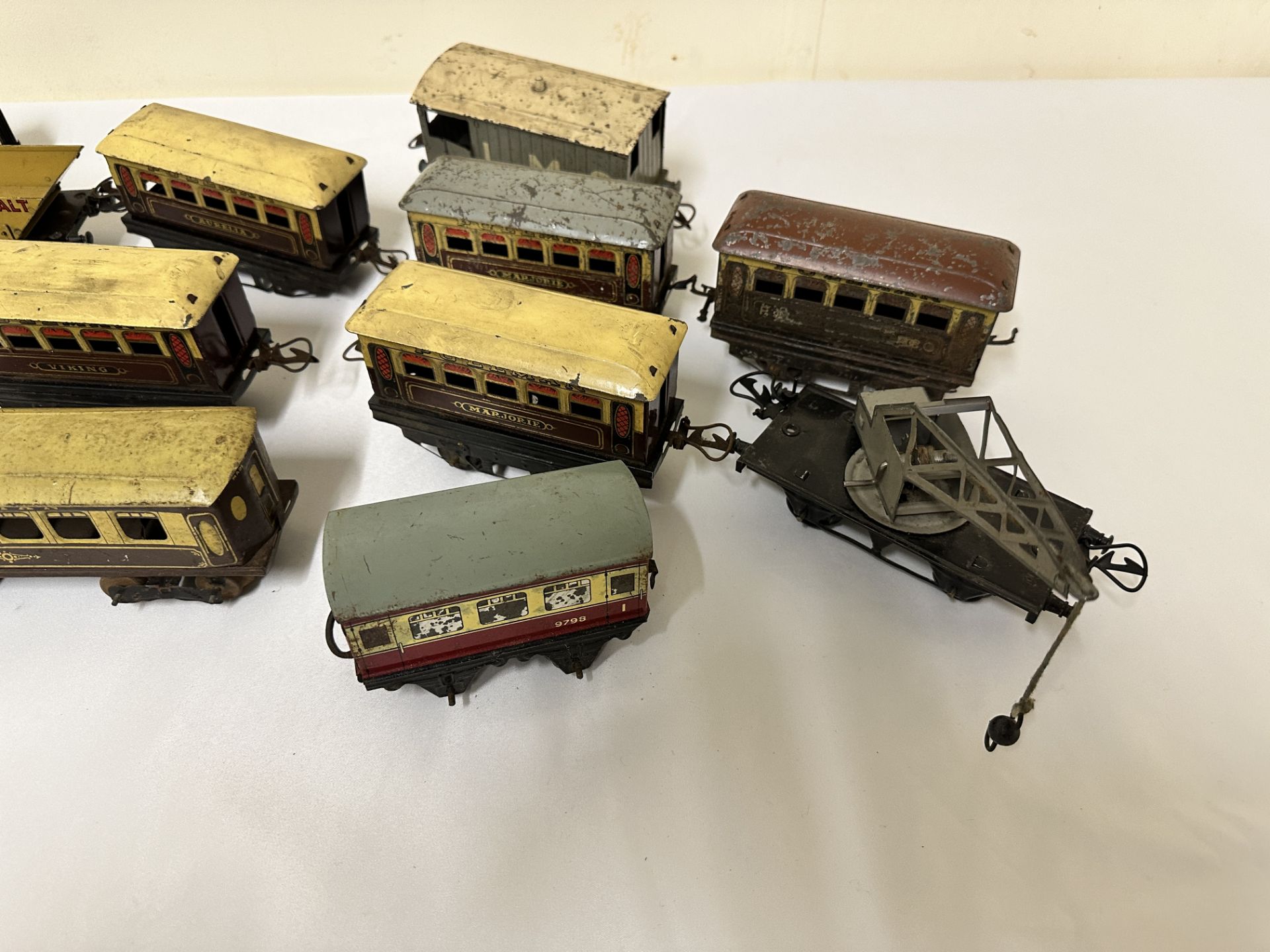 Quantity of 0 gauge carriages and wagons - Image 3 of 3