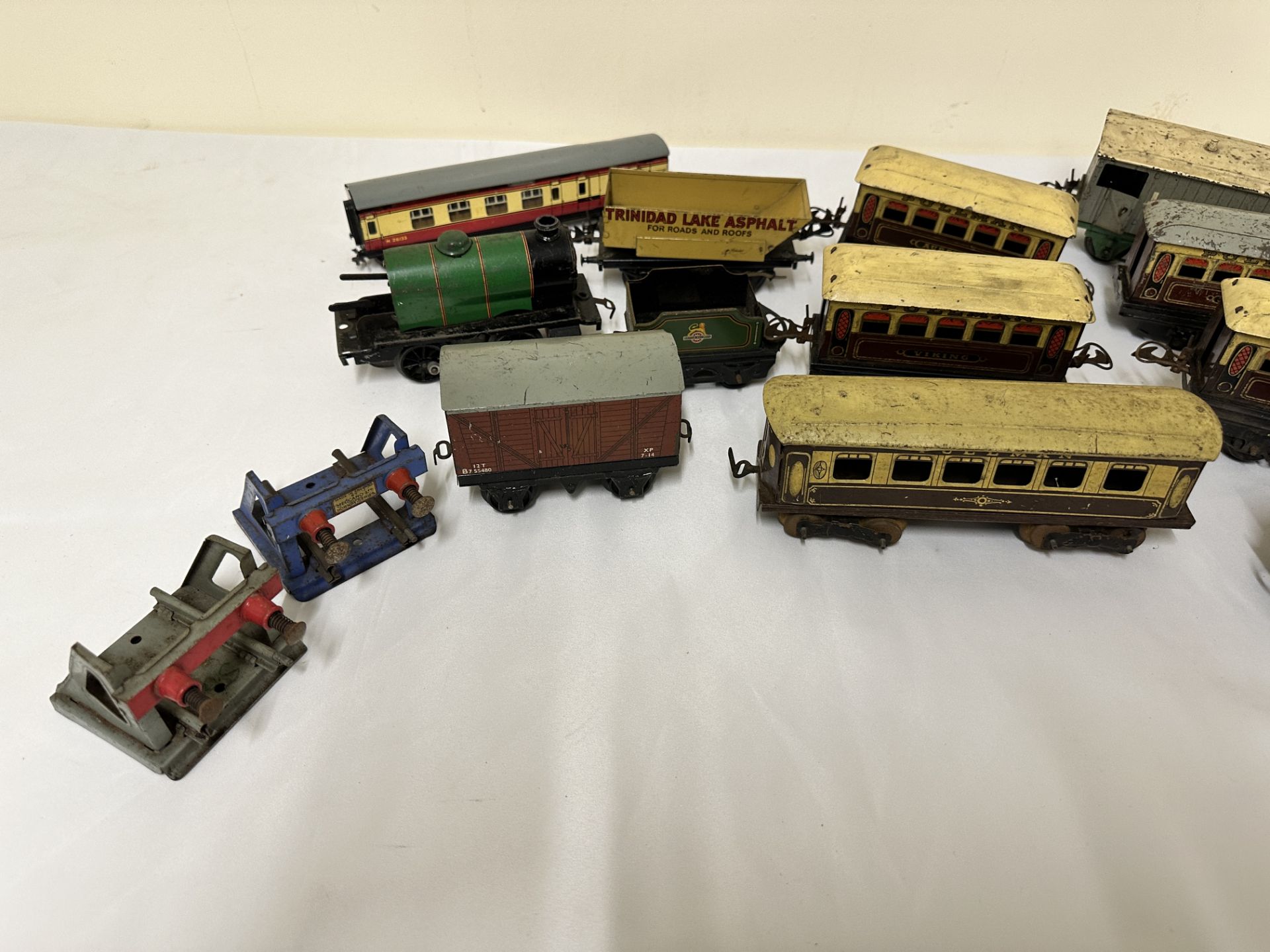 Quantity of 0 gauge carriages and wagons - Image 2 of 3