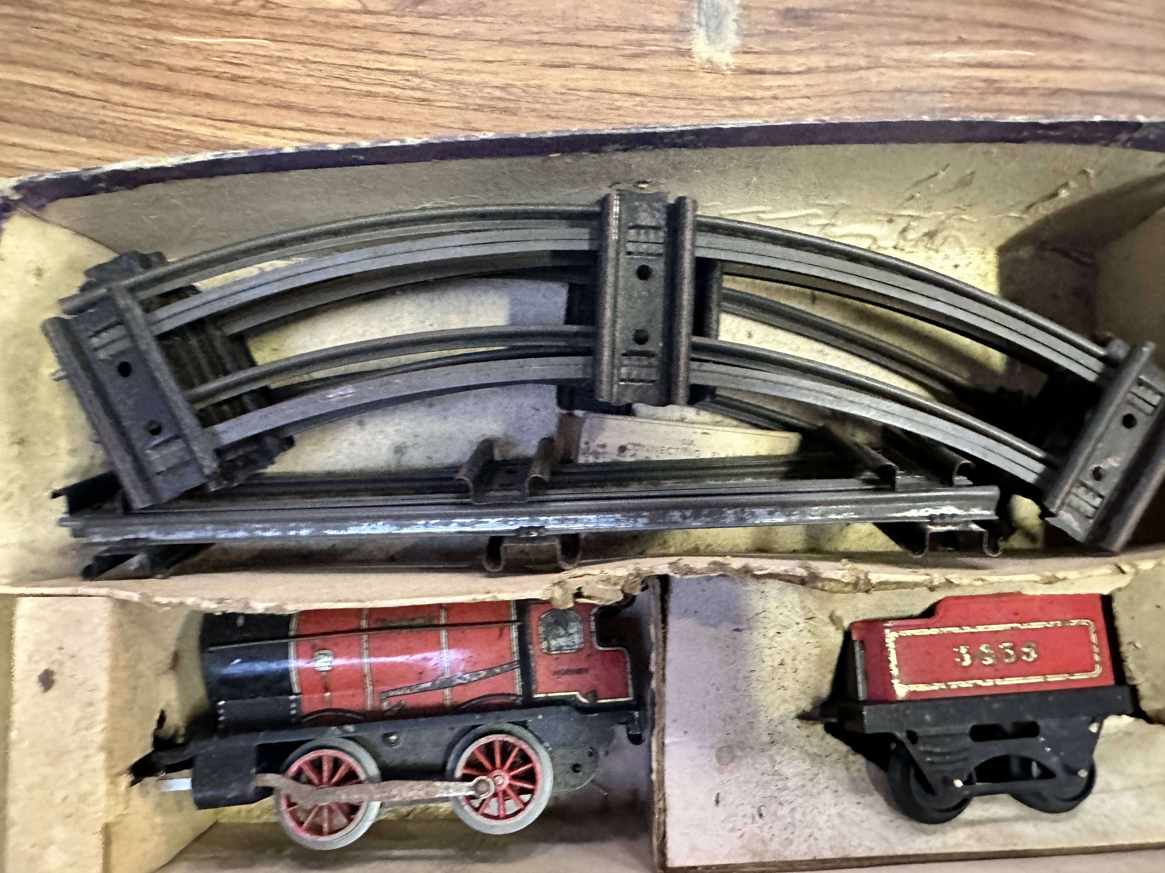 Hornby tinplate clockwork train set - Image 4 of 4