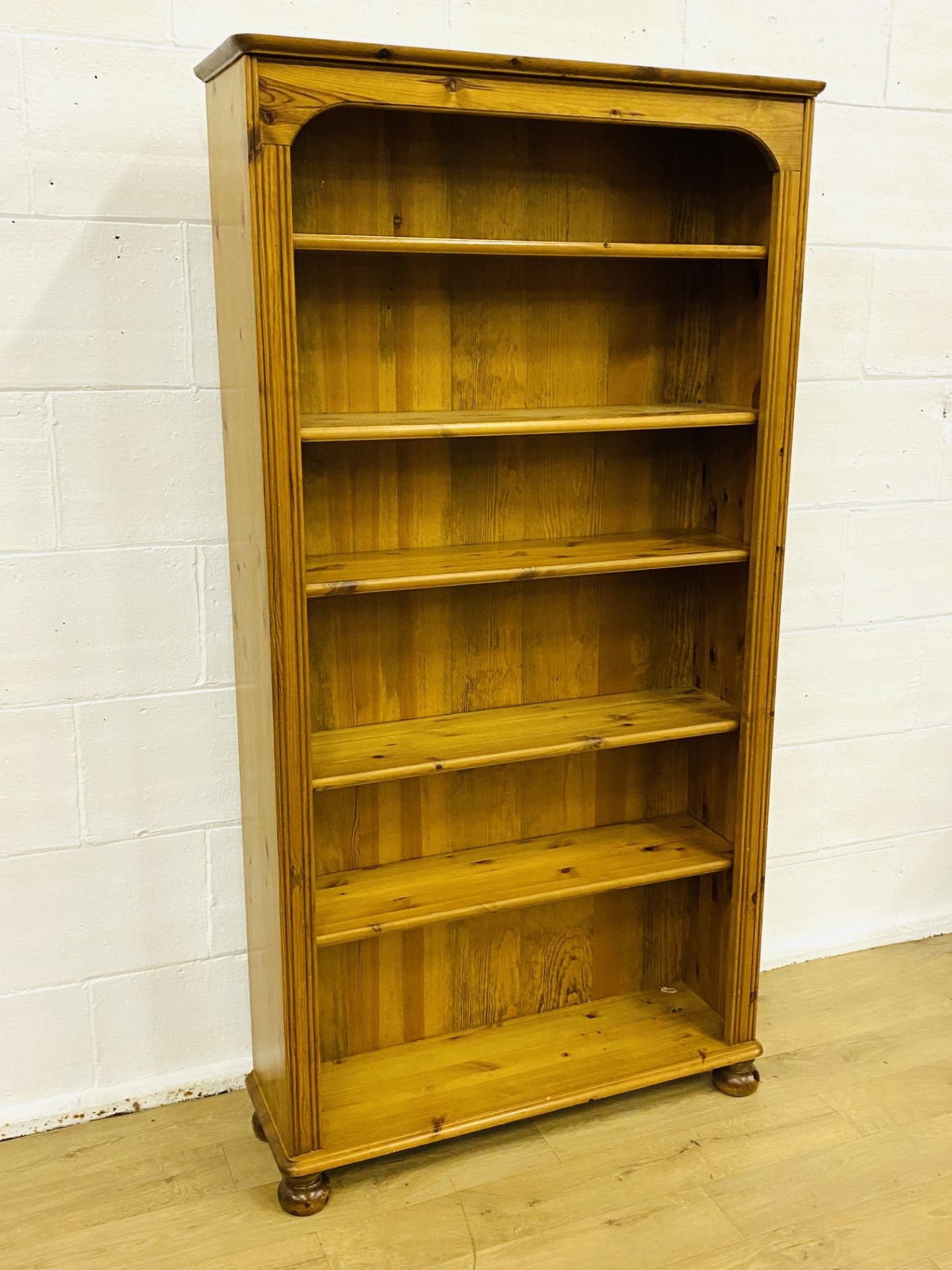 Pine open bookcase - Image 3 of 4