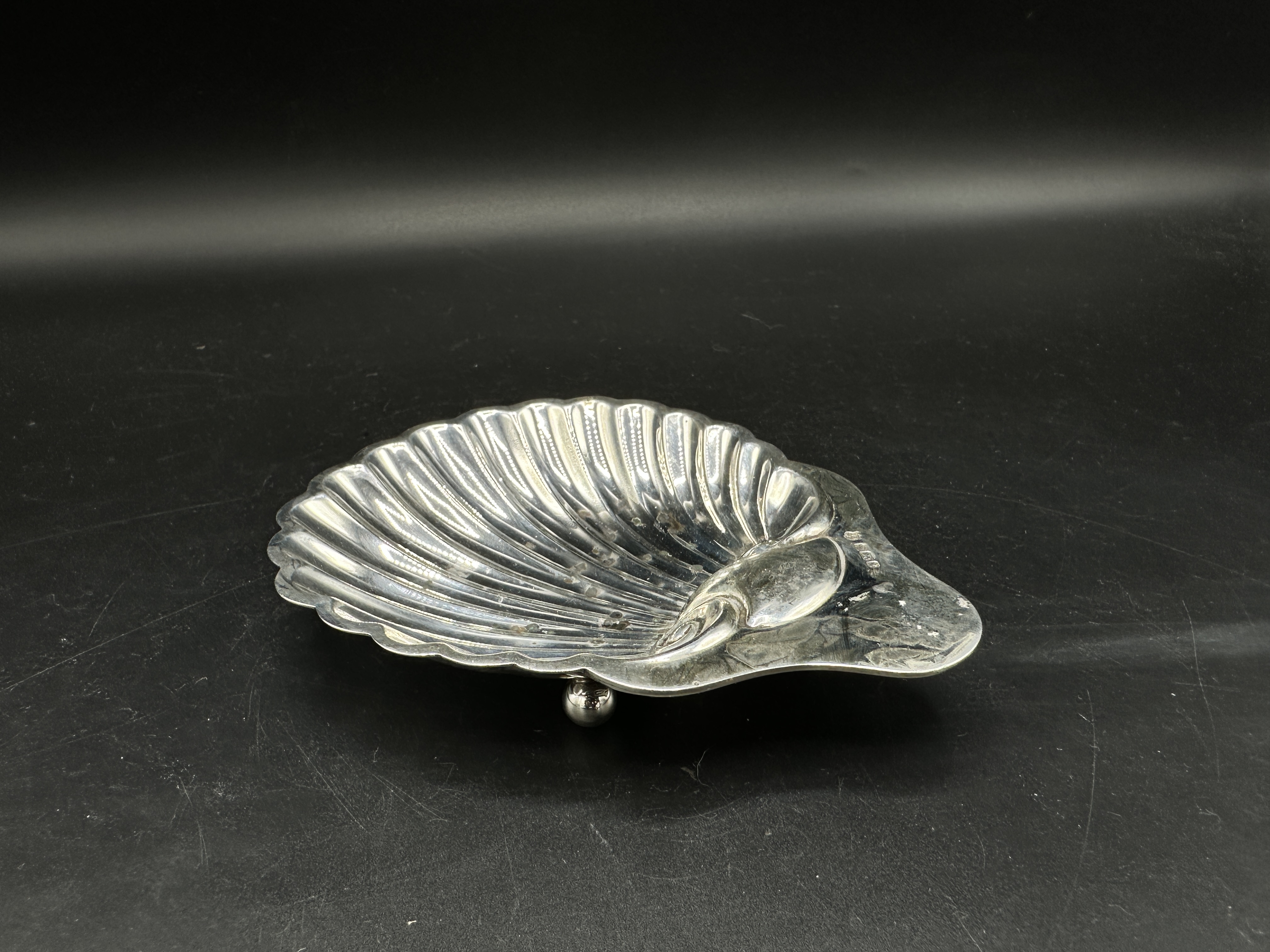 Silver shell dish together with six silver napkin rings - Image 4 of 4