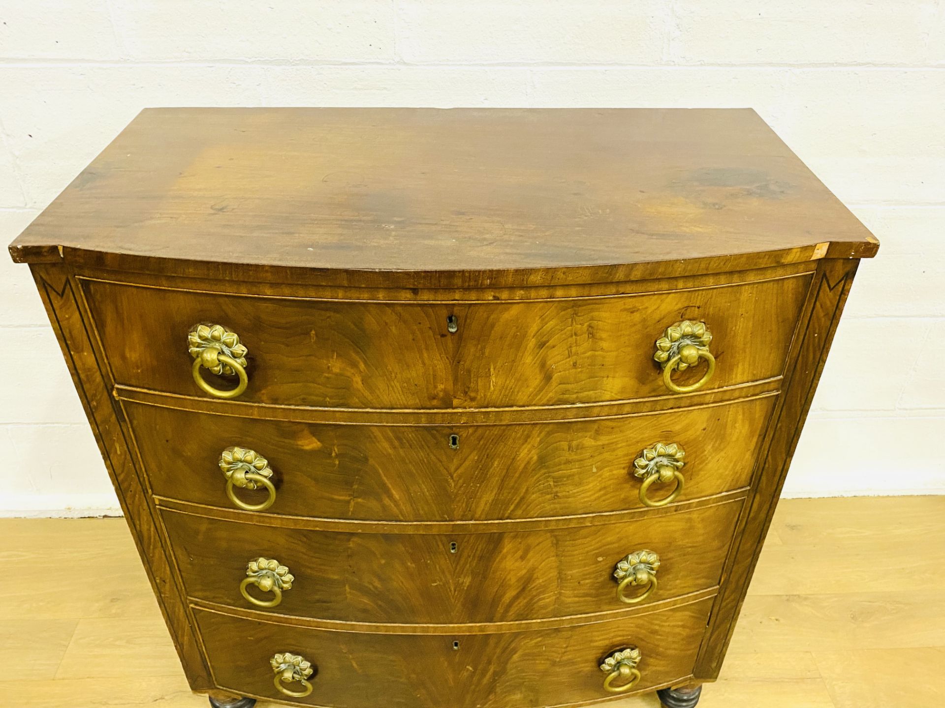 Bow fronted chest of drawers - Image 4 of 7