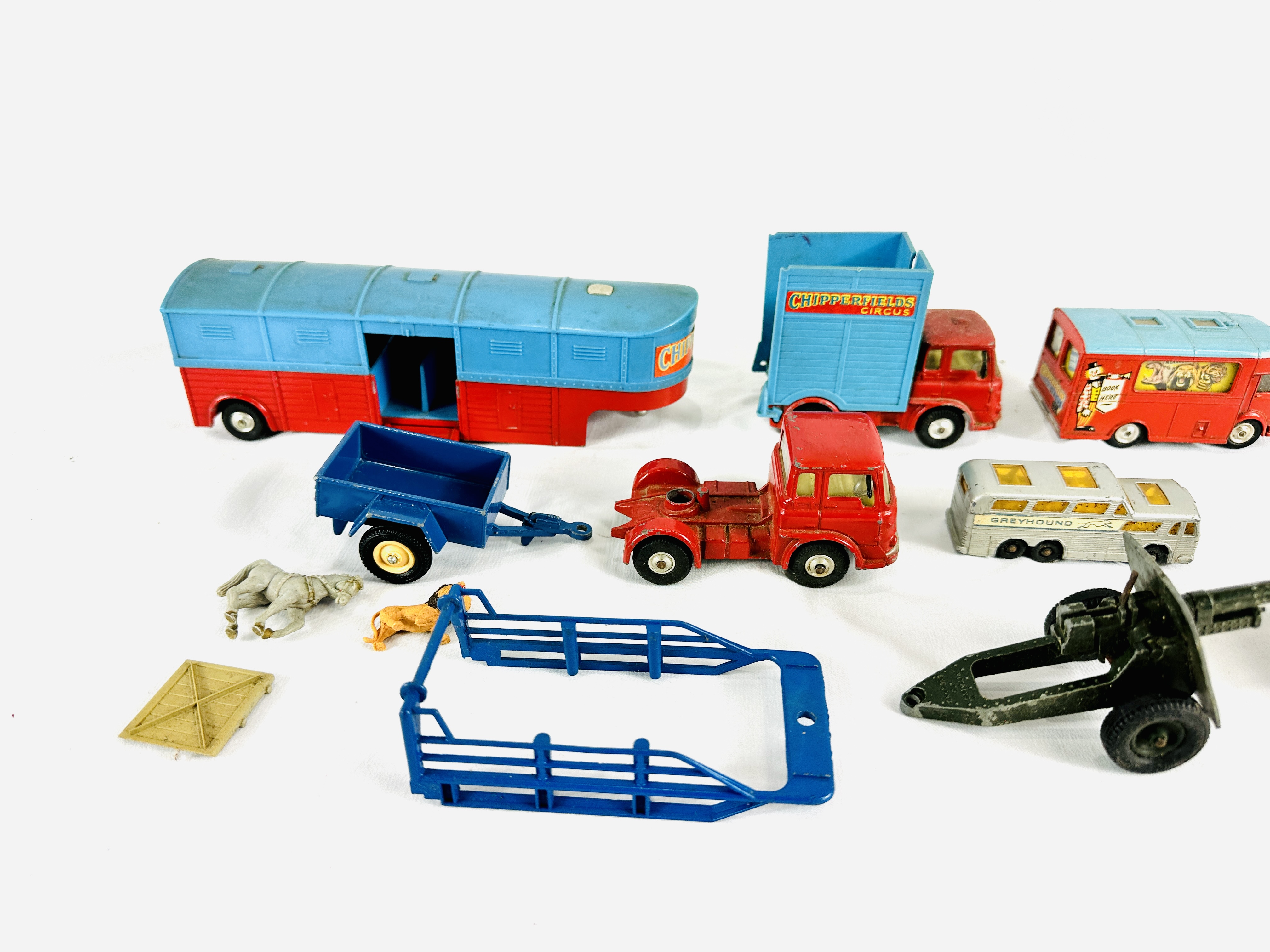 Quantity of Cargo diecast model vehicles to include Chipperfields circus - Image 2 of 4