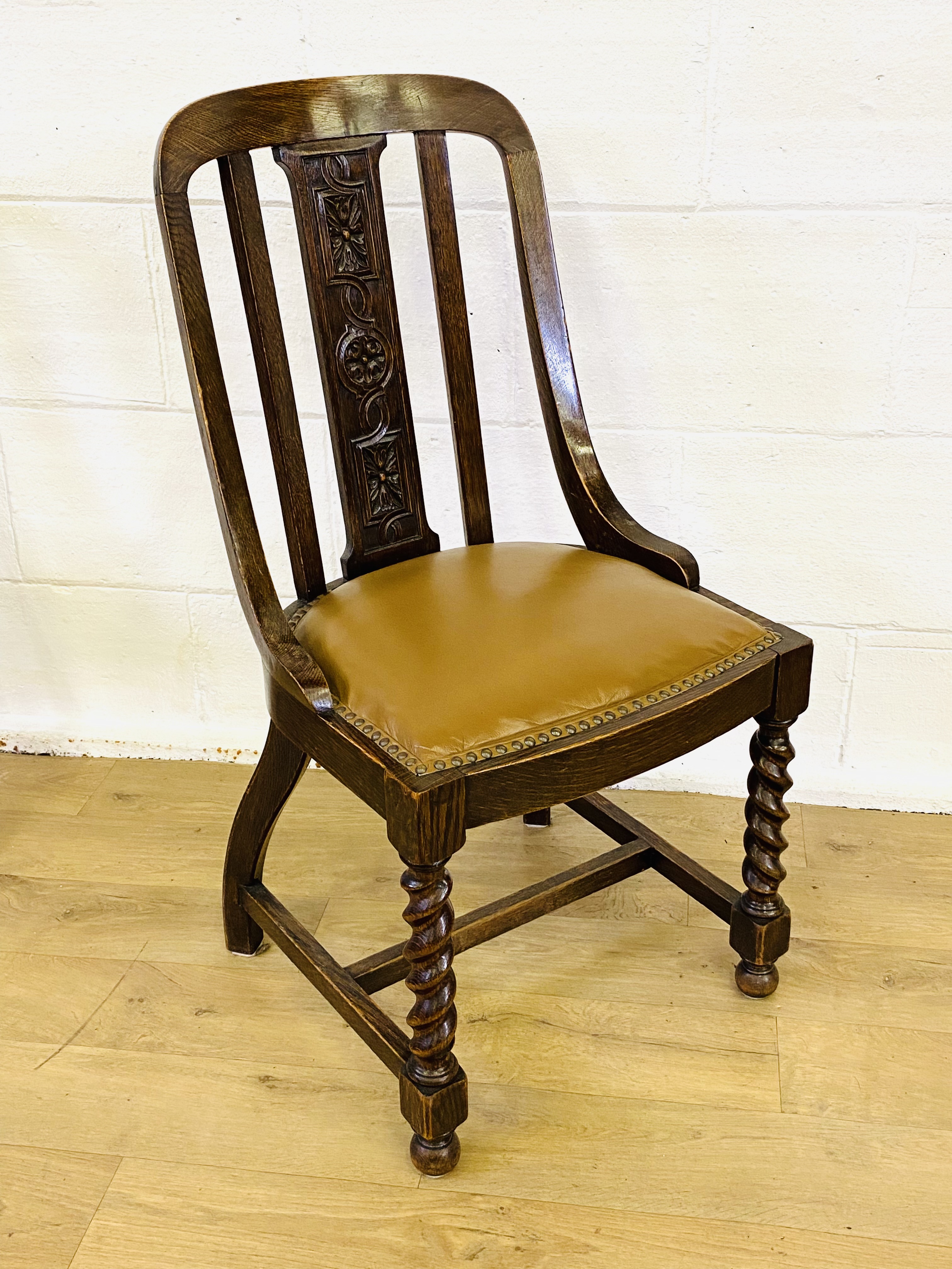 Set of eight oak dining chairs - Image 5 of 7