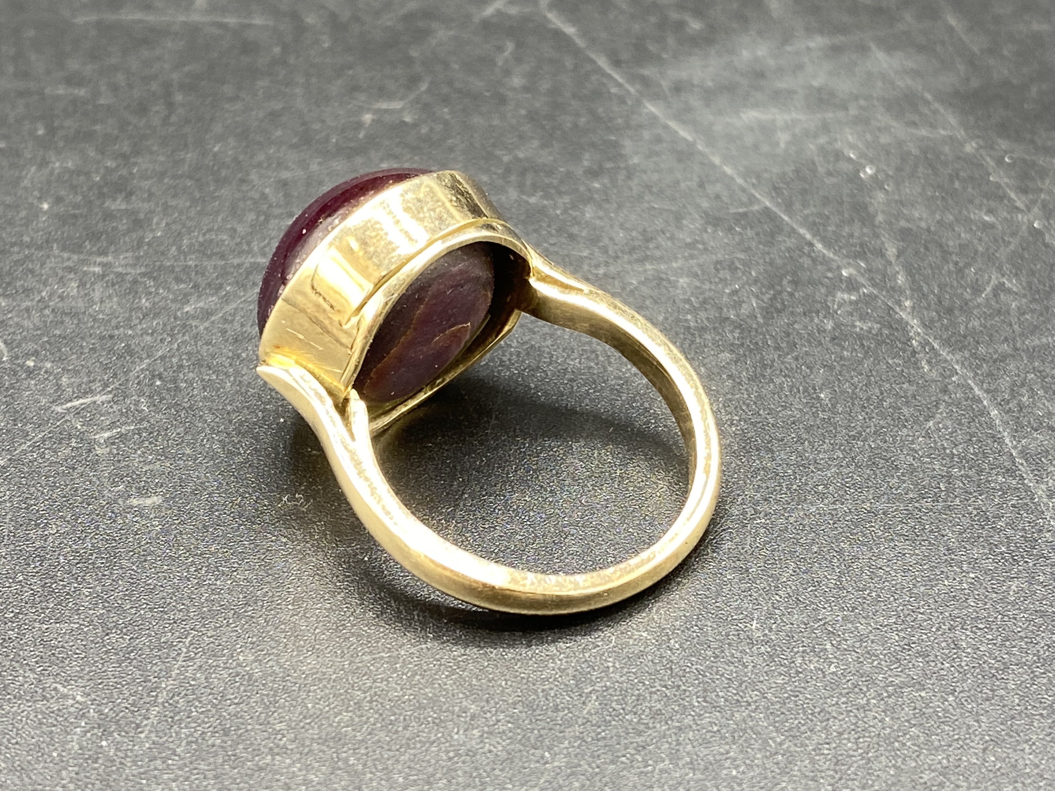 14ct gold ring set with a star sapphire - Image 4 of 6