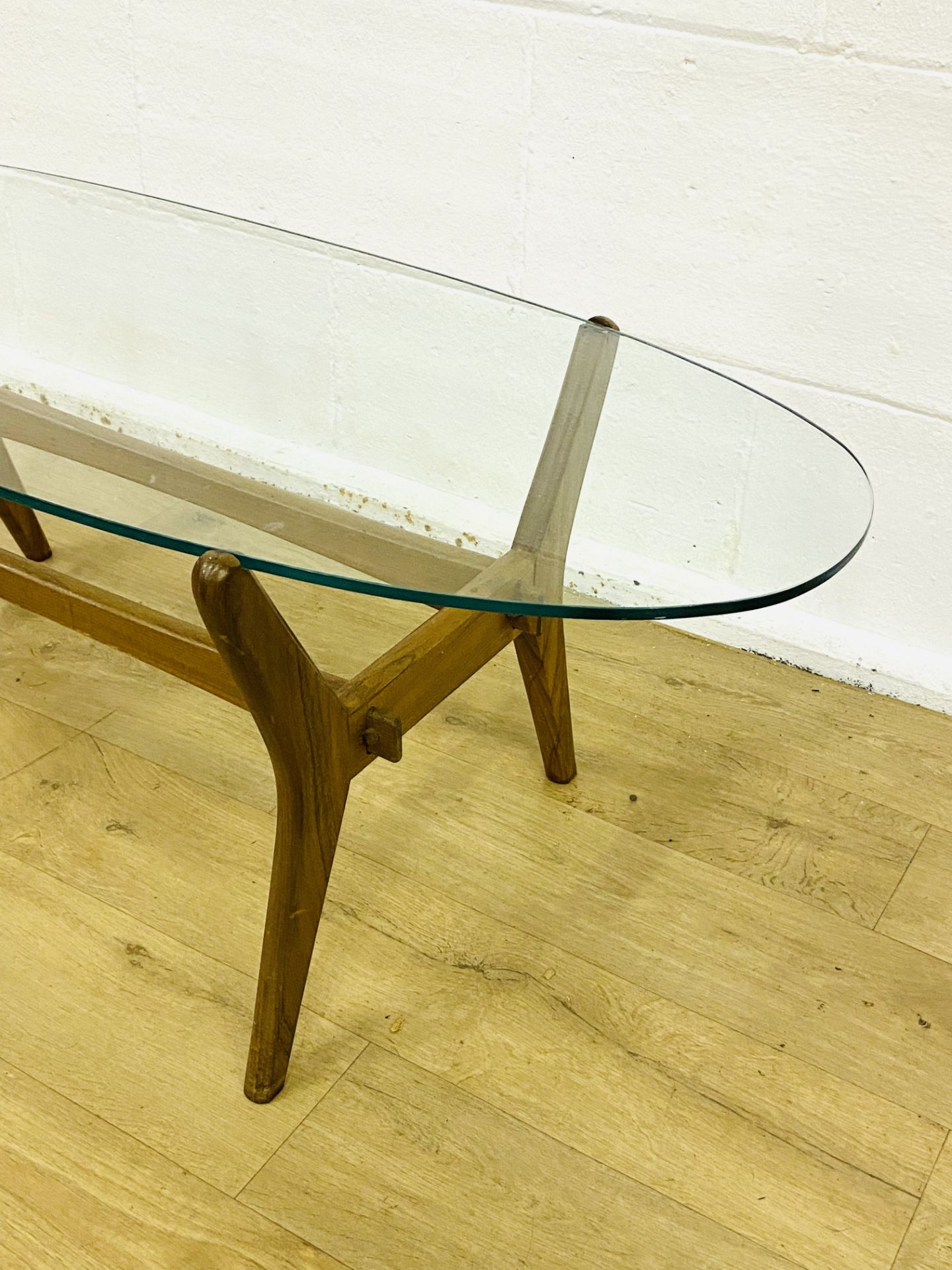 Oval teak glass top coffee table - Image 4 of 5