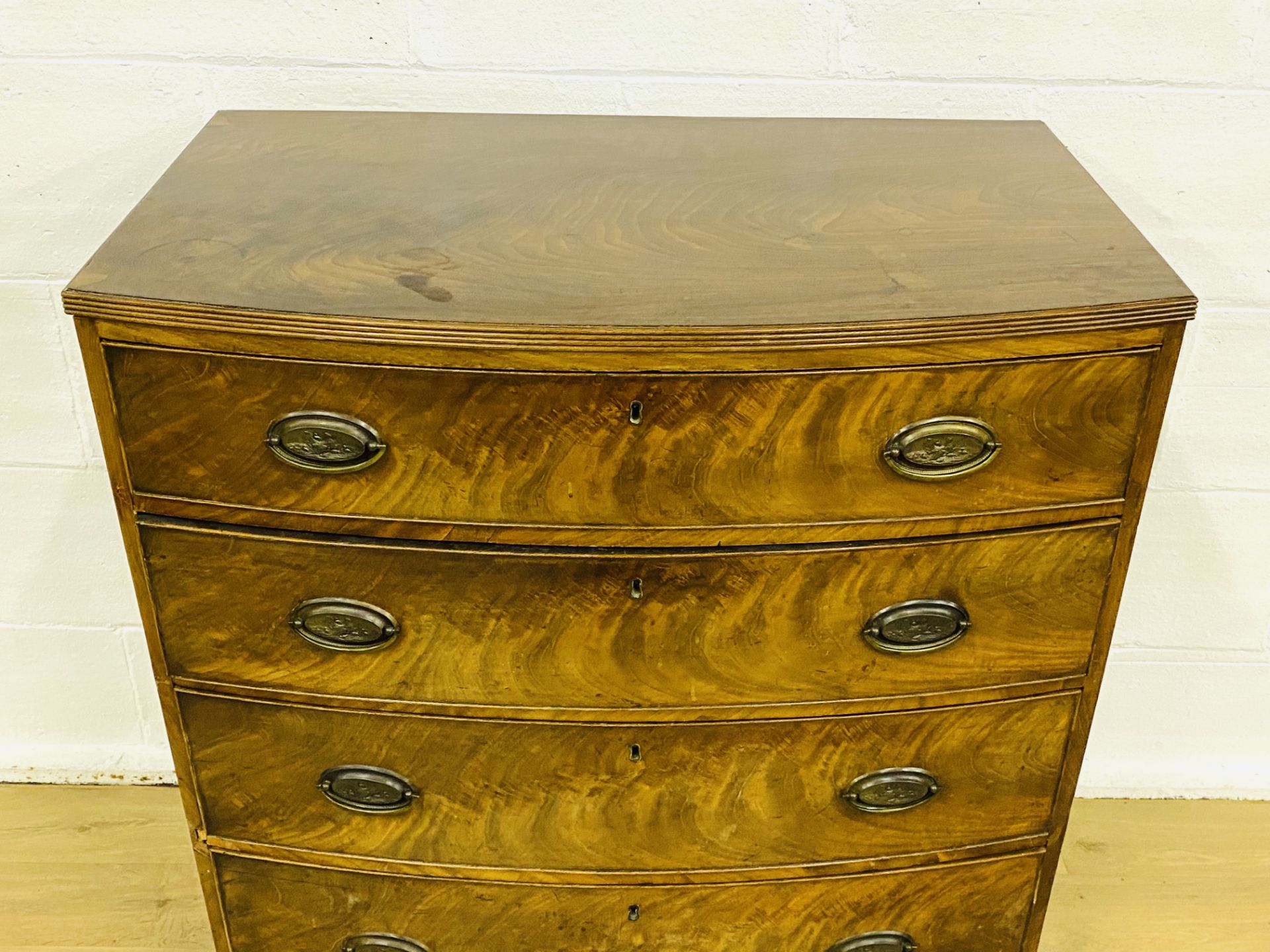 Bow fronted chest of drawers - Image 6 of 8