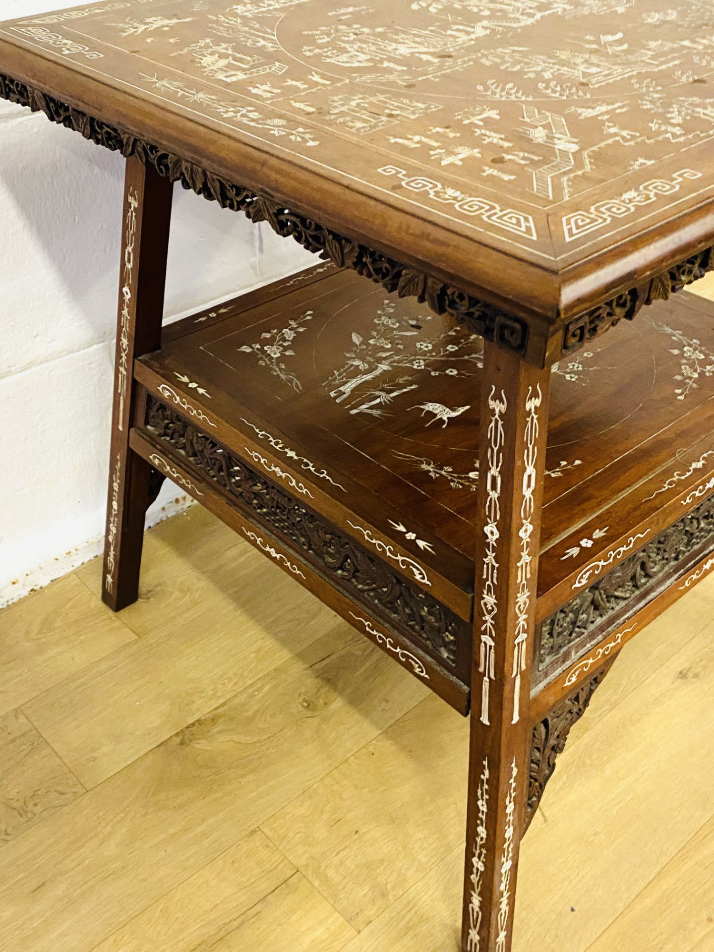 Oriental hardwood inlaid display table - Image 5 of 8