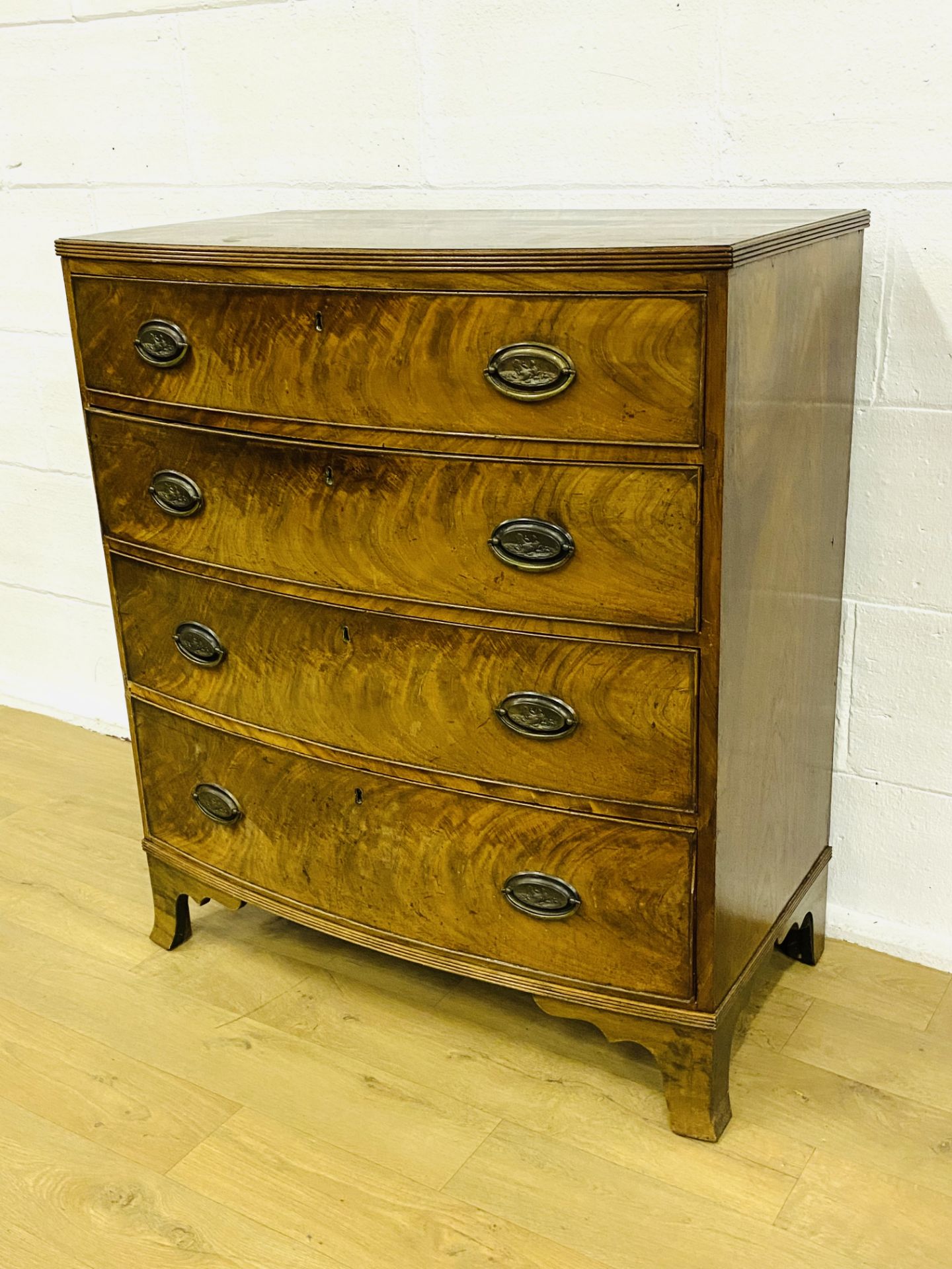 Bow fronted chest of drawers - Image 3 of 8