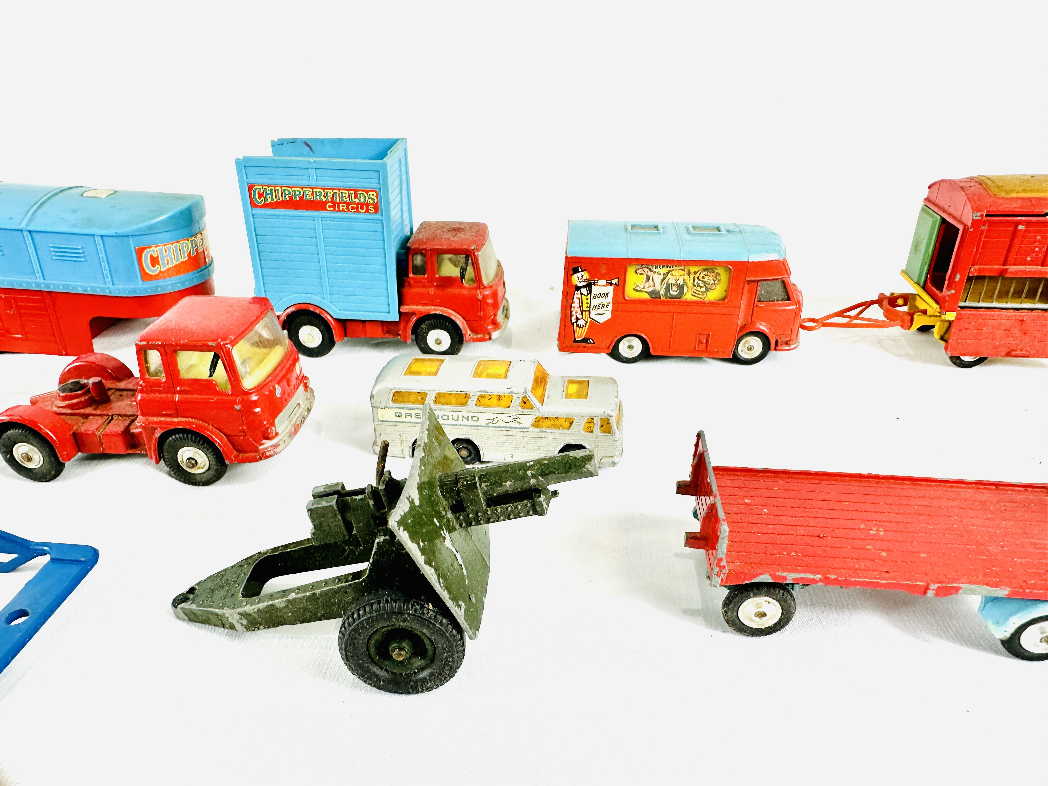 Quantity of Cargo diecast model vehicles to include Chipperfields circus - Image 3 of 4