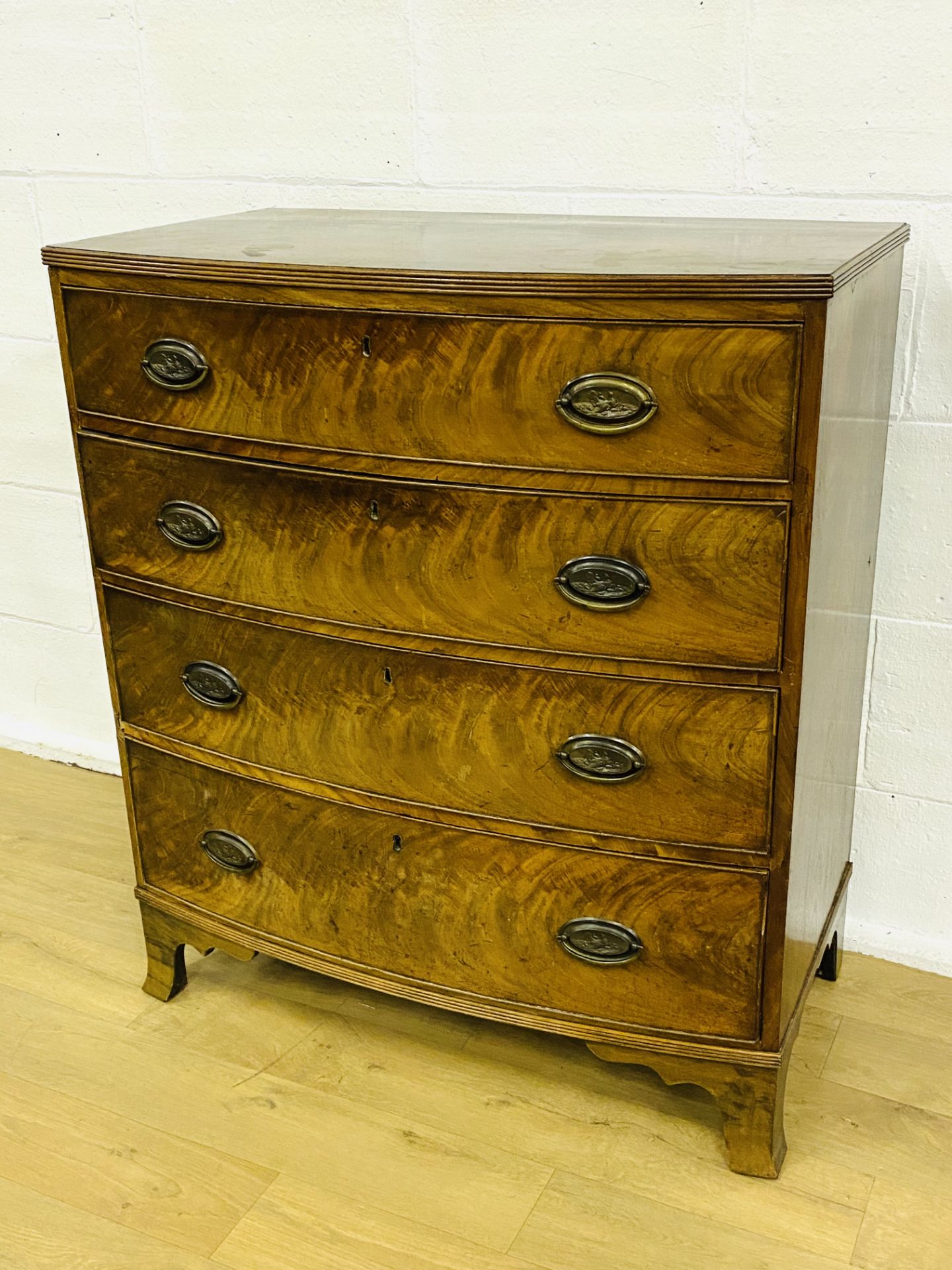 Bow fronted chest of drawers - Image 8 of 8